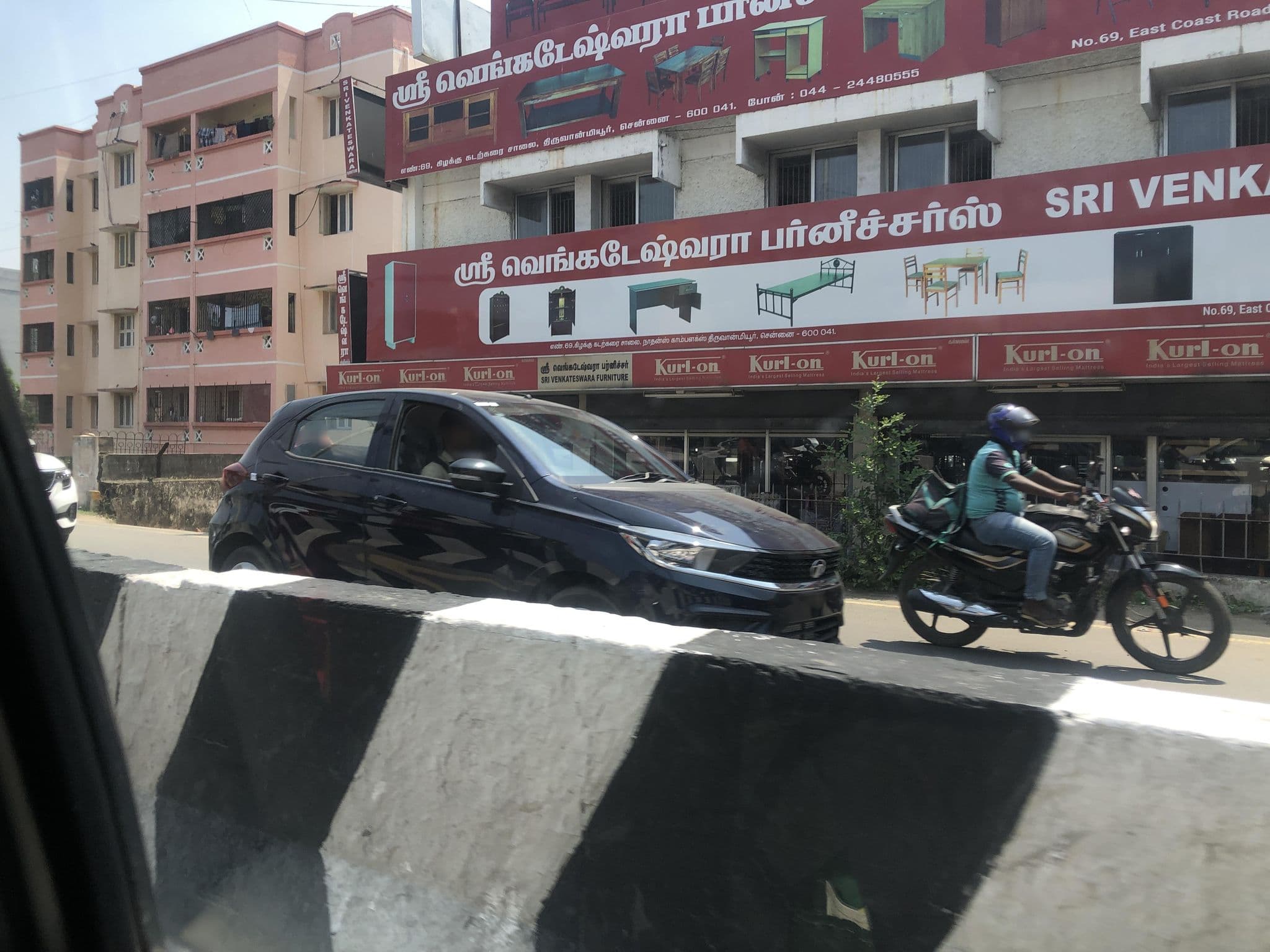 Street view near Fabexpress Crescent Inn, Kotivakkam — © olily (CC BY-SA · Mapillary)