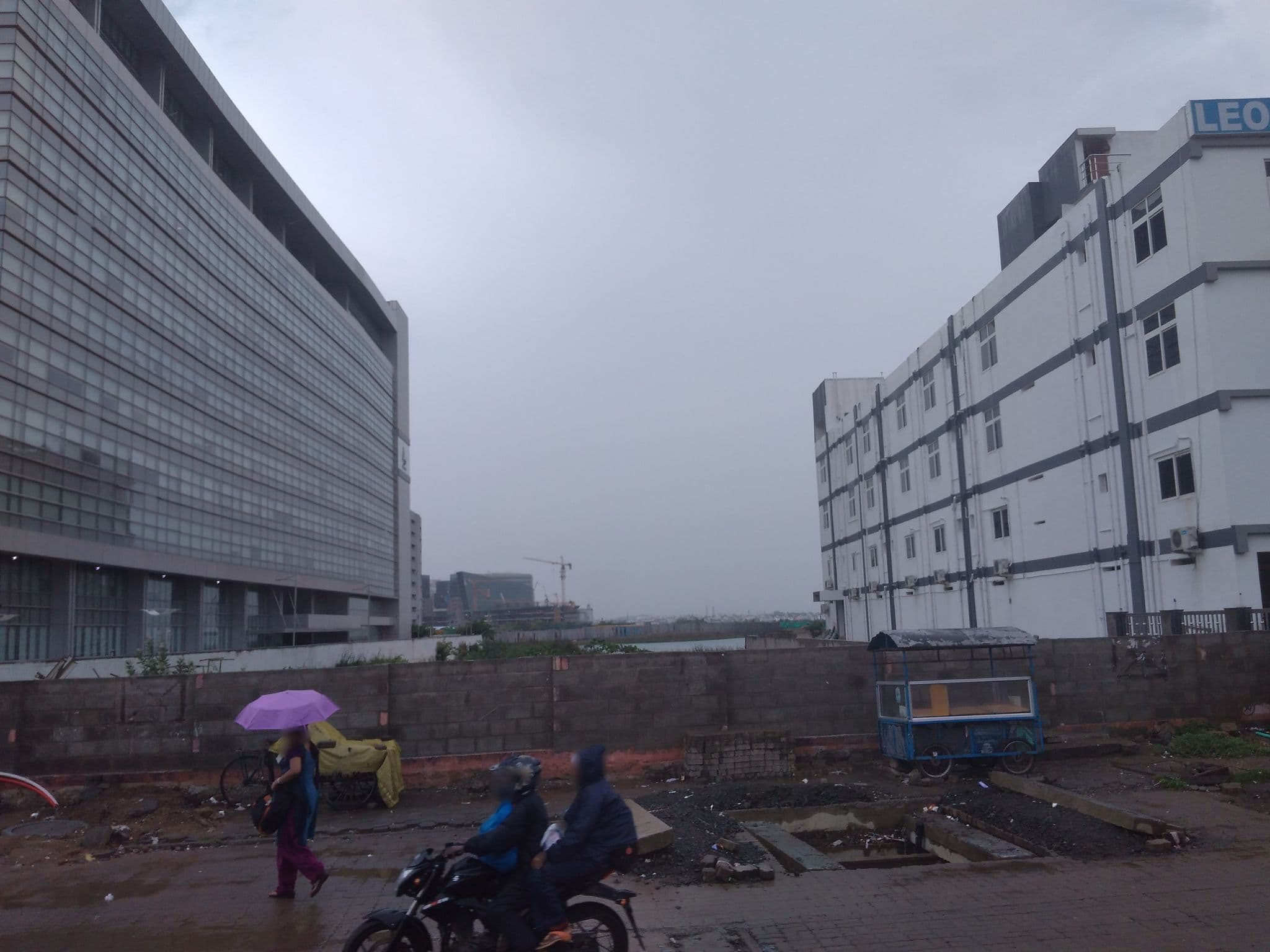 Street view near Leo NKS, Injambakkam — © ephu (CC BY-SA · Mapillary)