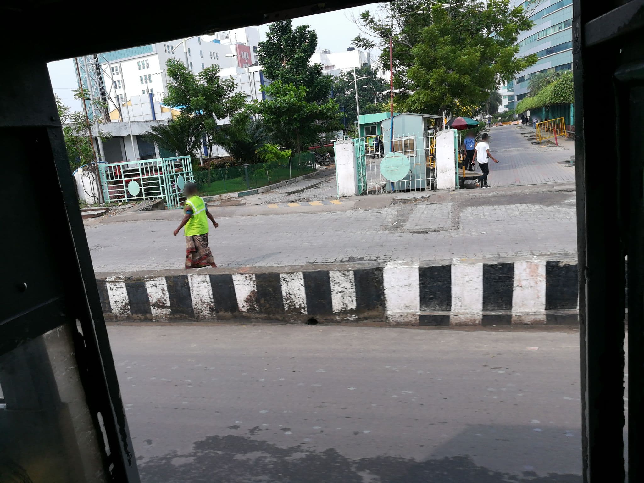 Street view near Hotel Centre Point Chennai, Sholinganallur — © chaitanya (CC BY-SA · Mapillary)