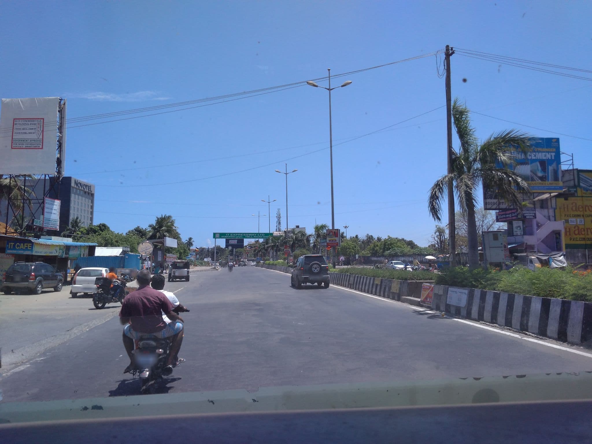 Street view near Annai Mess, Nāvalūr — © ephu2 (CC BY-SA · Mapillary)