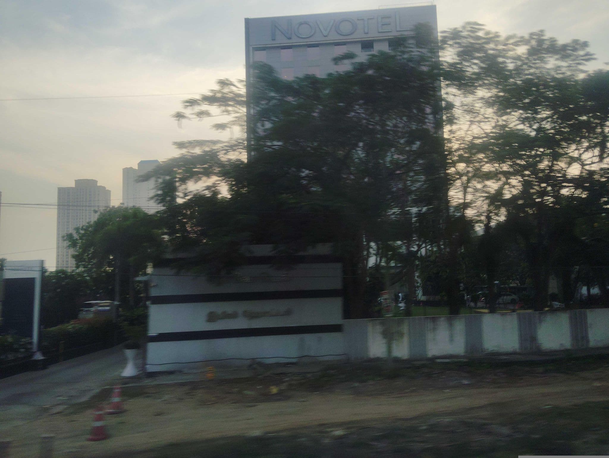 Street view near Novotel Chennai Sipcot - An Accorhotels Brand, Nāvalūr — © arn1291 (CC BY-SA · Mapillary)