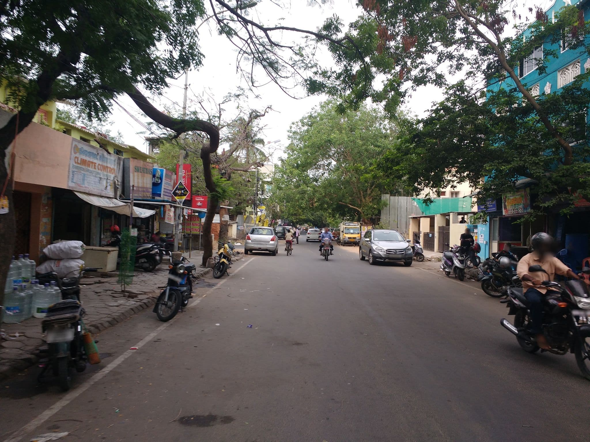 Street view near Teja Hostel, Gāndhī Nagar — © santhosh (CC BY-SA · Mapillary)