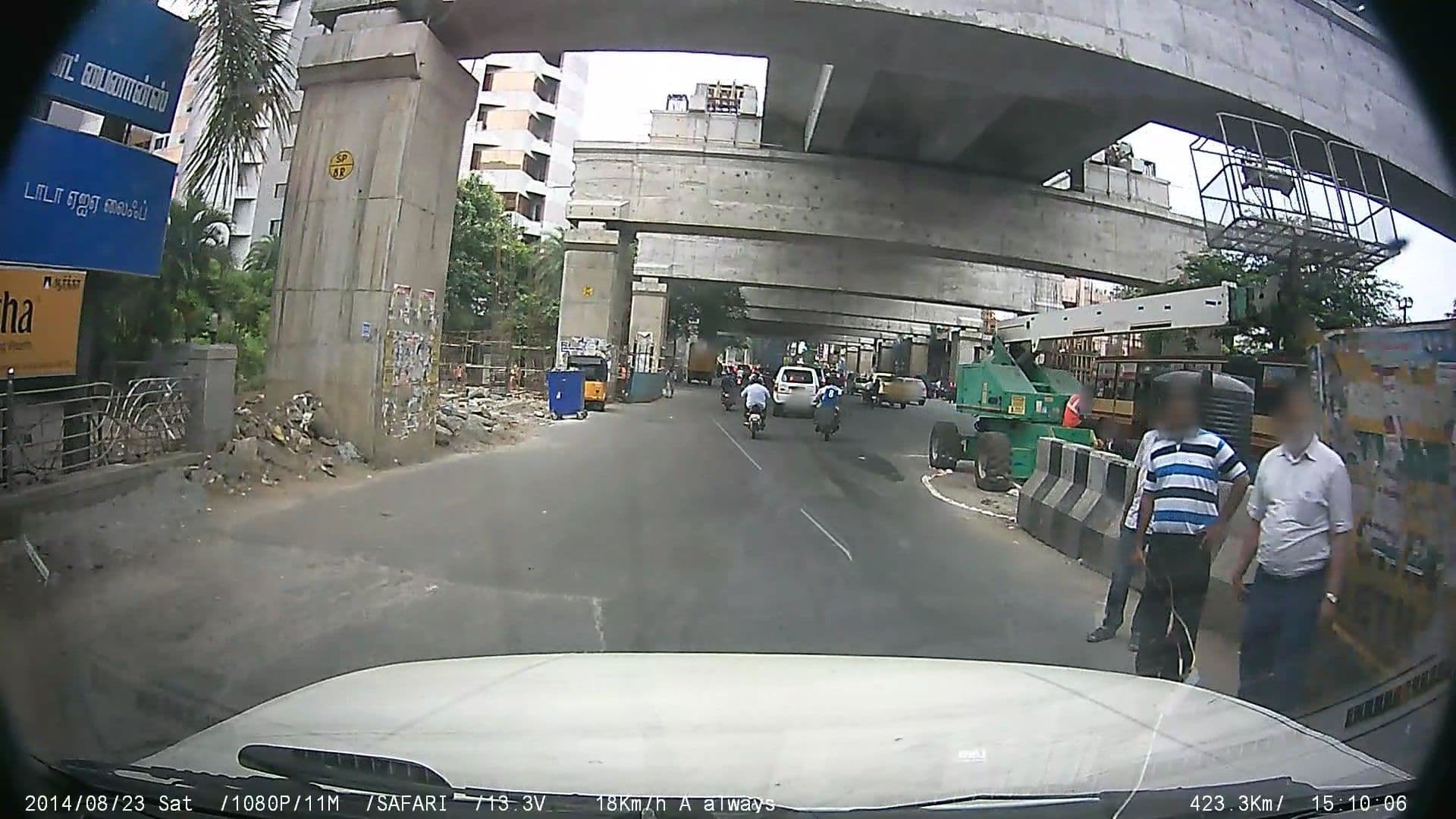Street view near Sakthi Abirami Guest House, Alandur — © johnichan (CC BY-SA · Mapillary)
