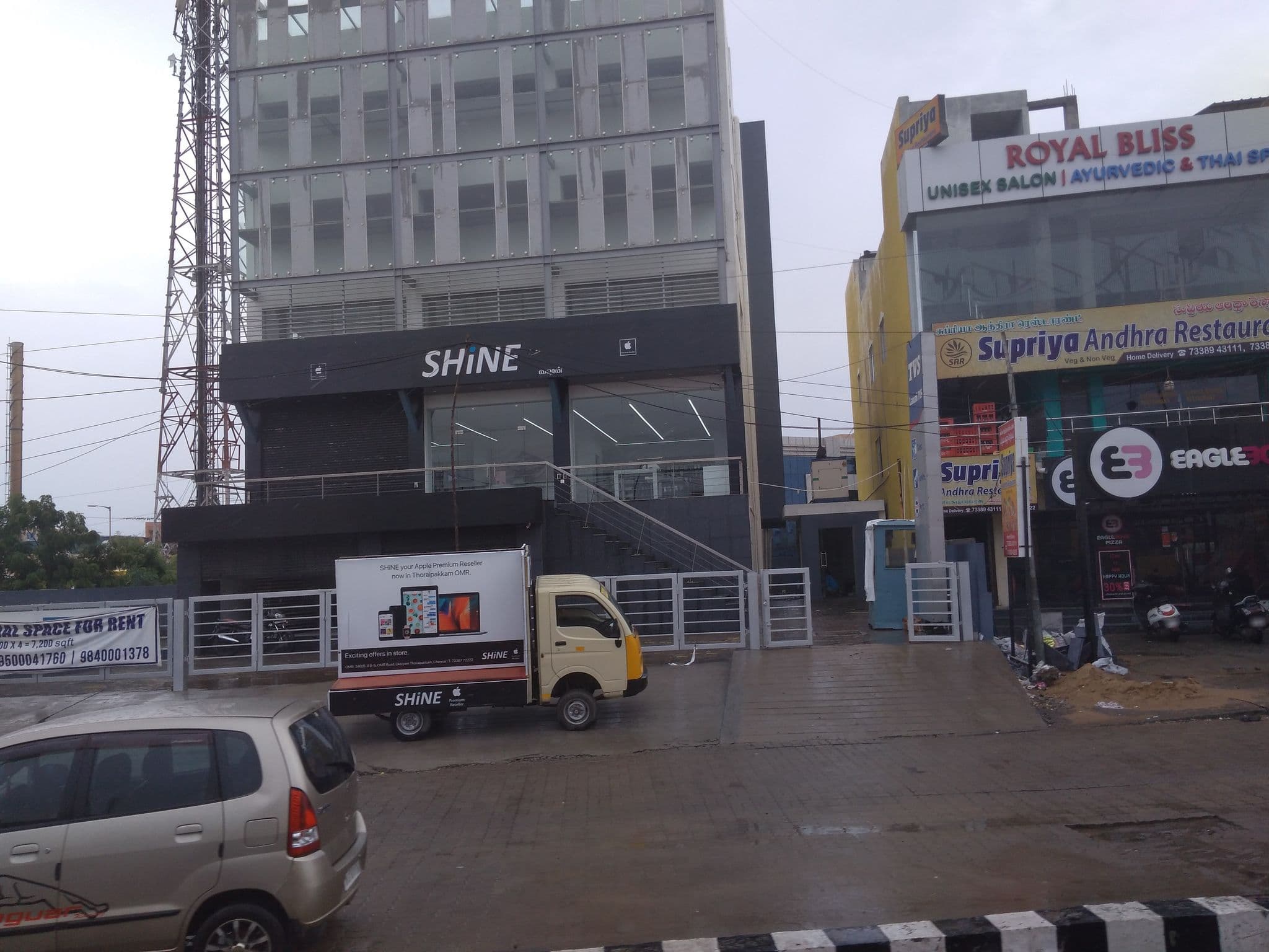 Street view near Leeflex Serviced Apartment, Pallikaranai — © ephu (CC BY-SA · Mapillary)