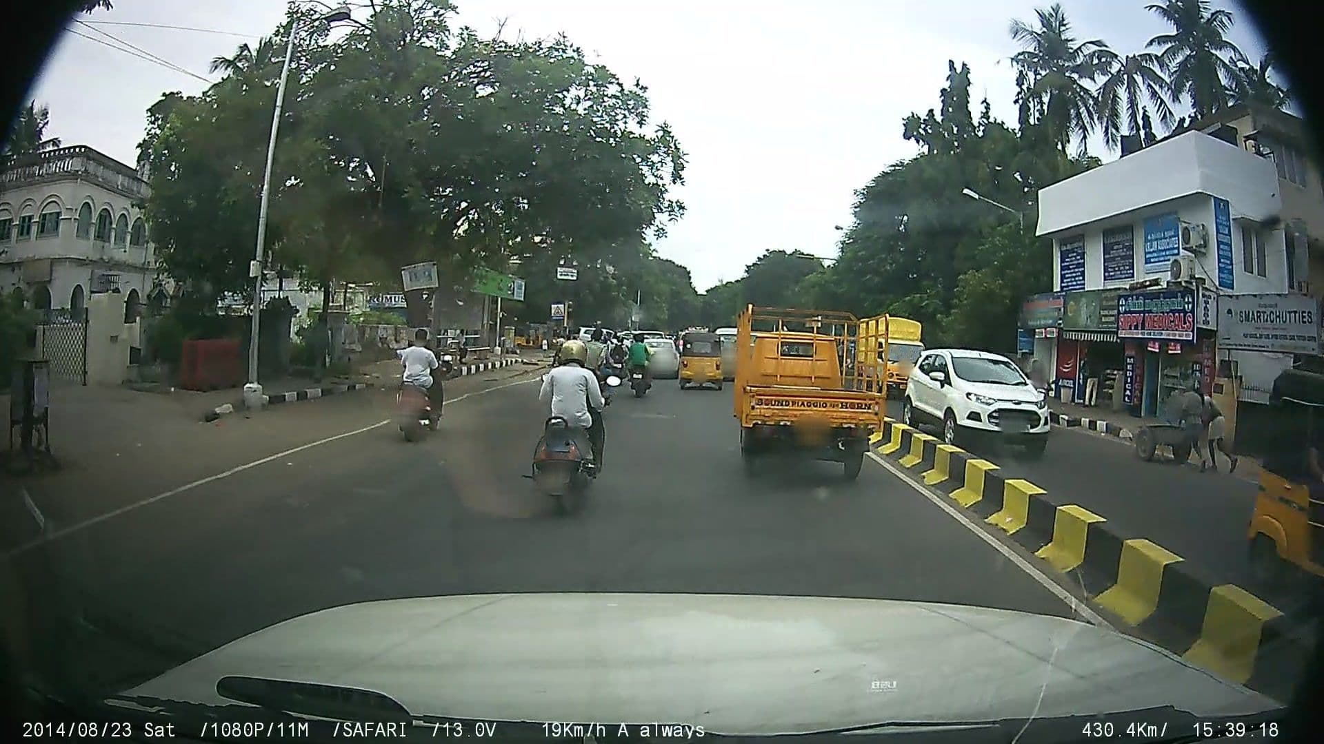 Street view near Marina Residency Hotel, Gāndhī Nagar — © johnichan (CC BY-SA · Mapillary)