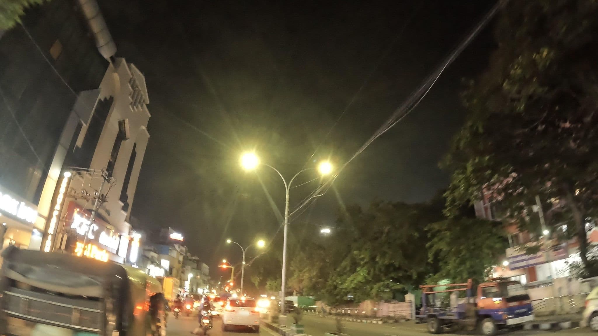 Street view near The Royal Star, Chennai — © sudharsanamurthy (CC BY-SA · Mapillary)