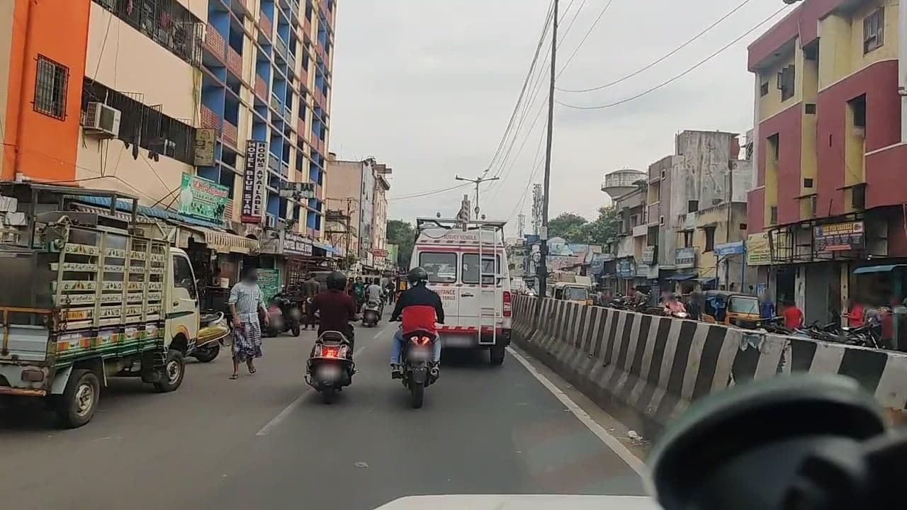 Street view near New Lotus Lodge, Chennai — © roadroid (CC BY-SA · Mapillary)