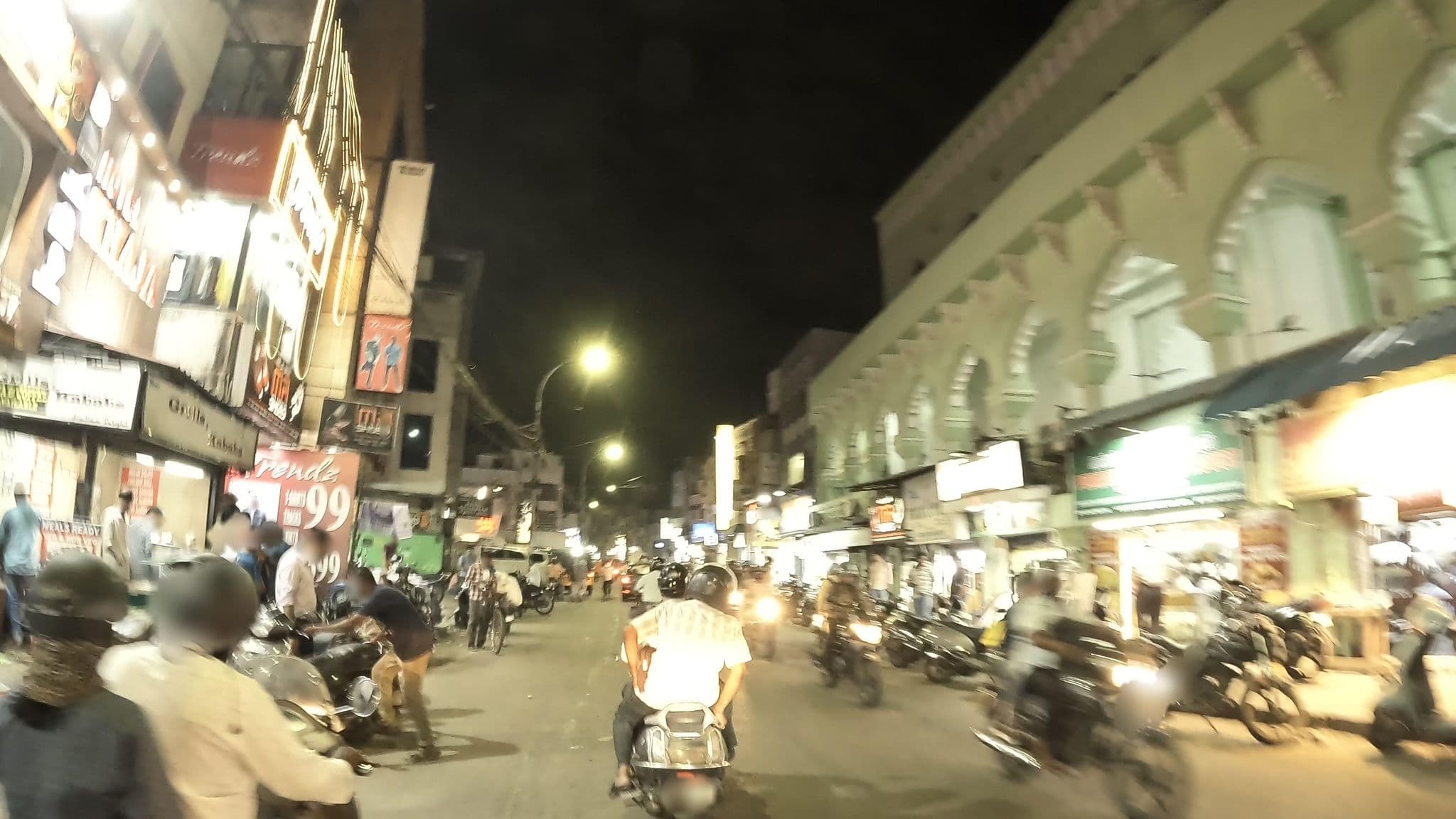 Street view near Hotel Khaja Paradise, Chennai — © sudharsanamurthy (CC BY-SA · Mapillary)