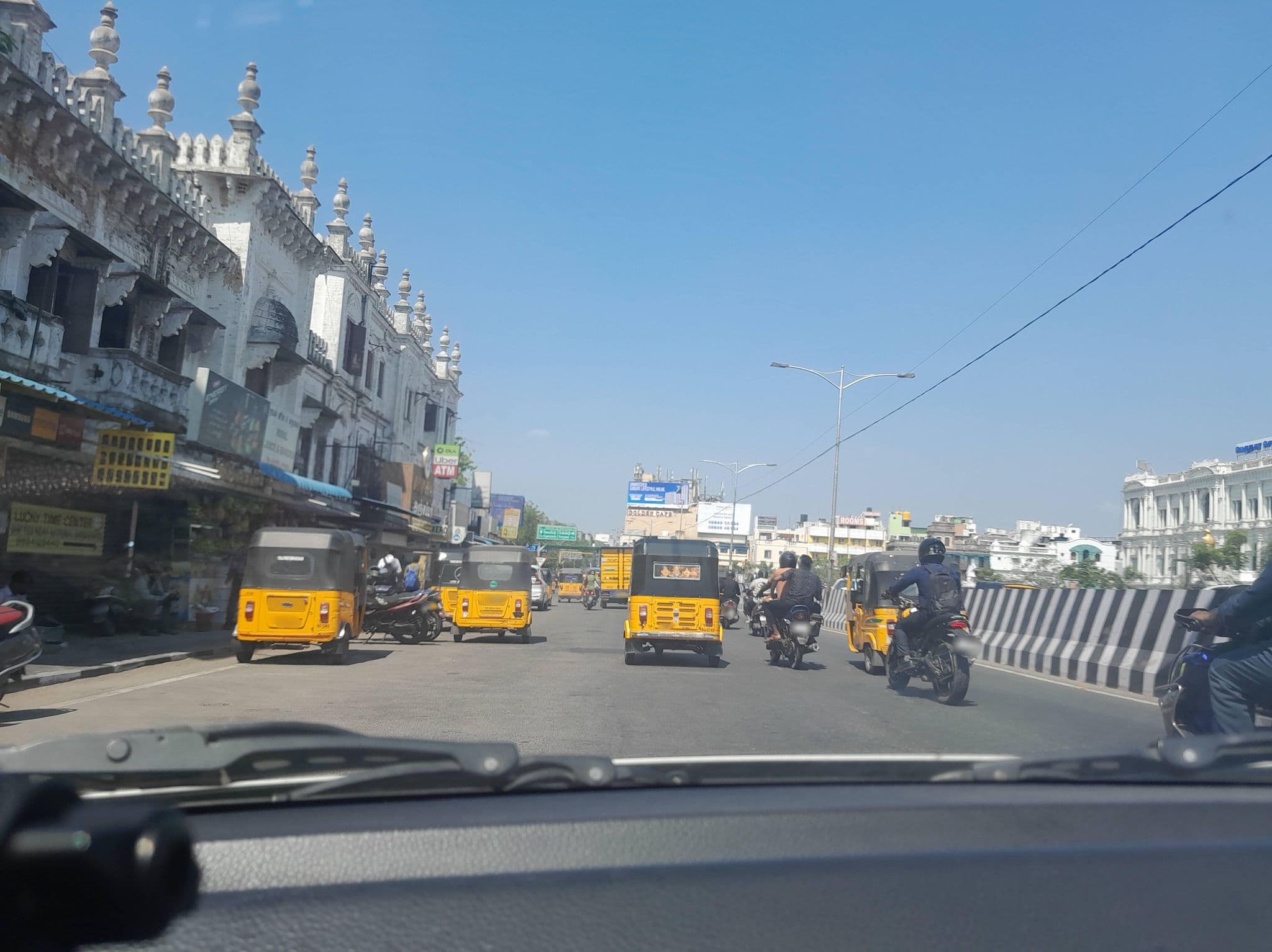 Street view near Picnic Hotel, Chennai — © jegadeeshcumta (CC BY-SA · Mapillary)