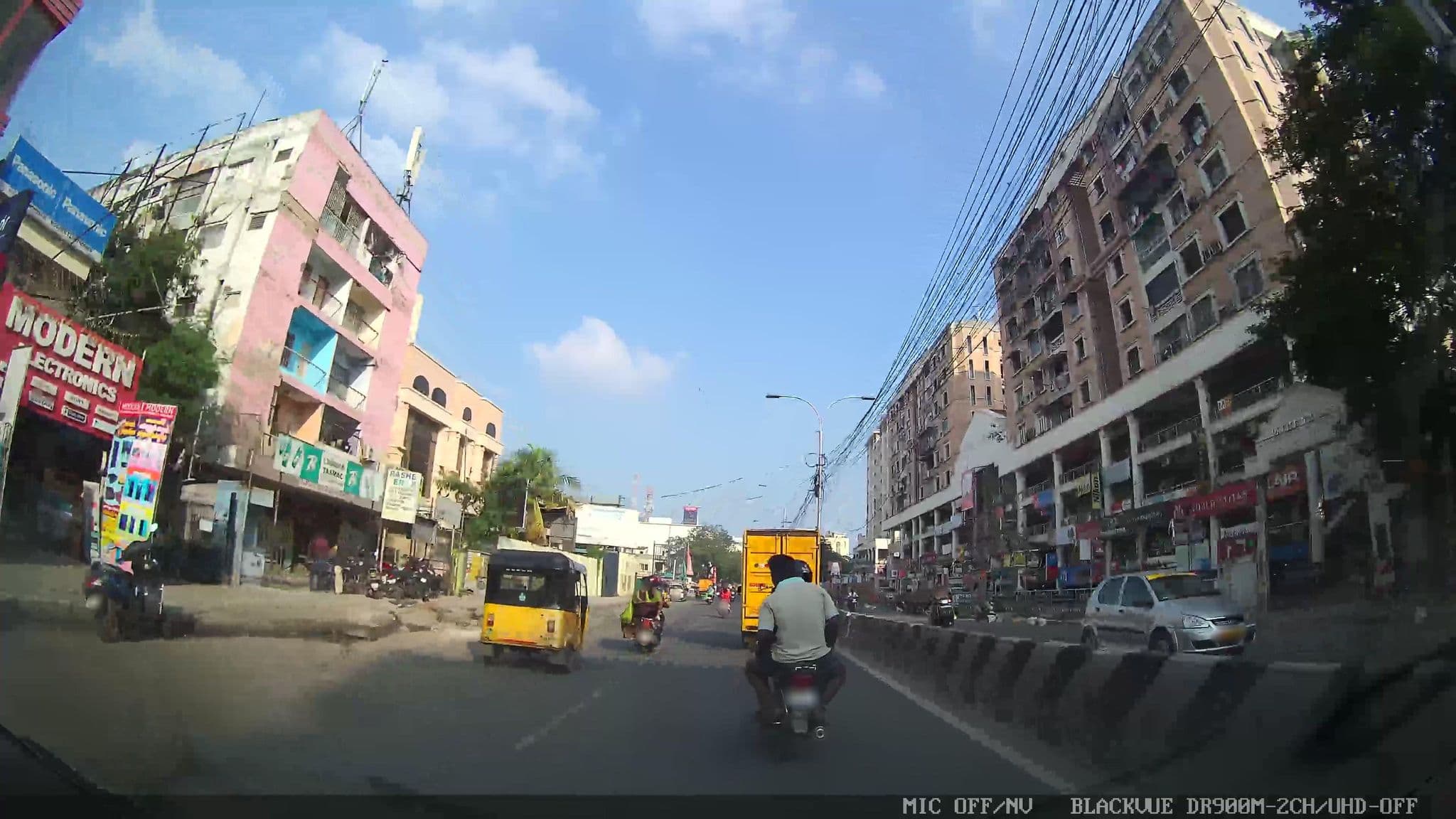 Street view near Hotel Silver Stars Pvt. Ltd., Chennai — © muthu (CC BY-SA · Mapillary)