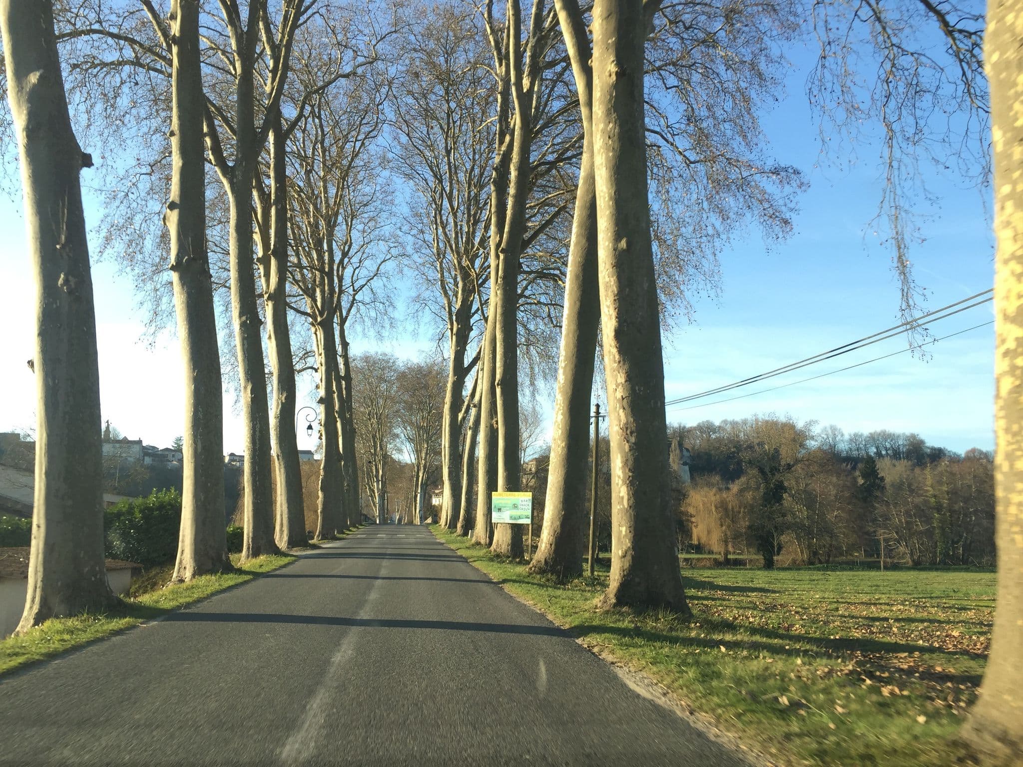 Street view near Aire de camping-cars Aubeterre-sur-Dronne, Saint-Aulaye — © pgiraud (CC BY-SA · Mapillary)