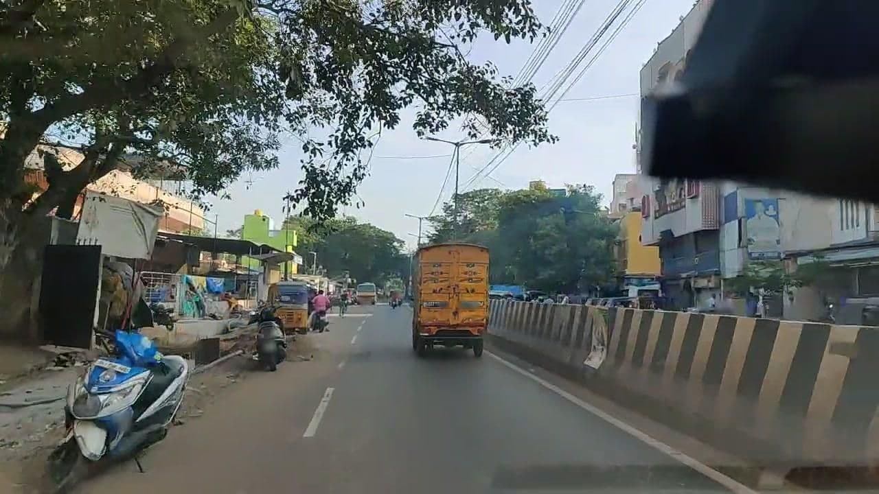 Street view near Sonaina Beauty Parlour, Chennai — © roadroid (CC BY-SA · Mapillary)