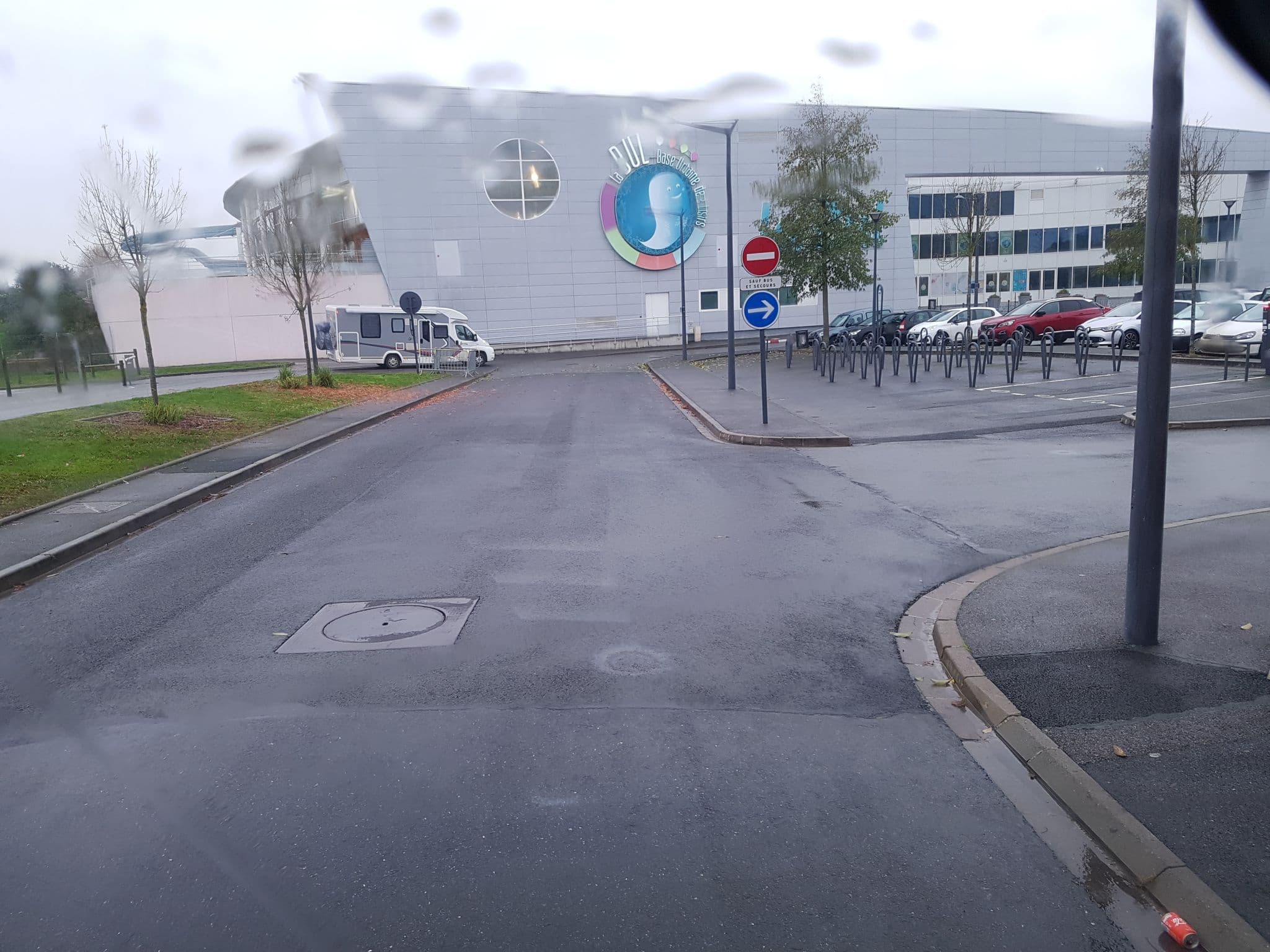 Street view near Aire du Saint-Quentinois, Saint-Quentin — © bernardvoyageur (CC BY-SA · Mapillary)
