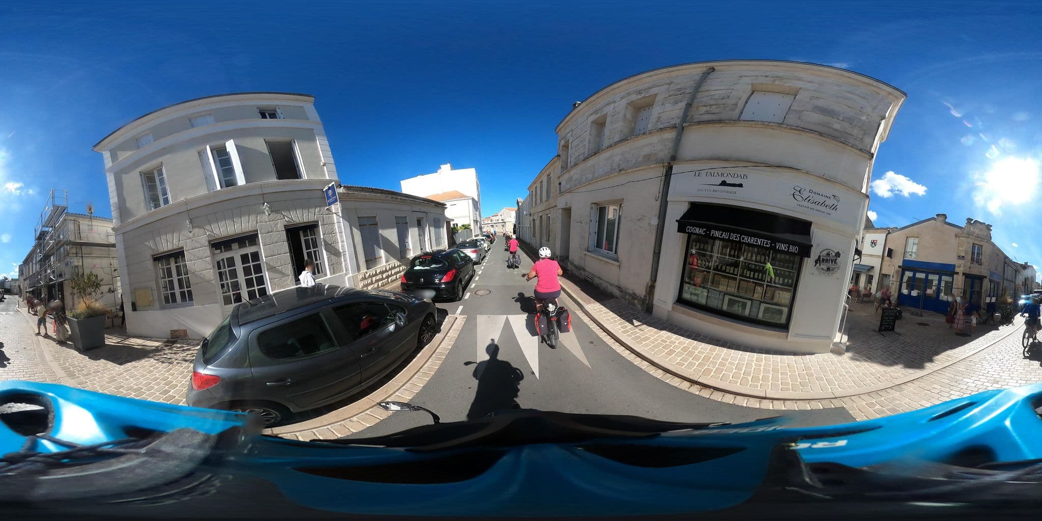 Street view near Le Galet Bleu, Fouras — © padididejurbise (CC BY-SA · Mapillary)