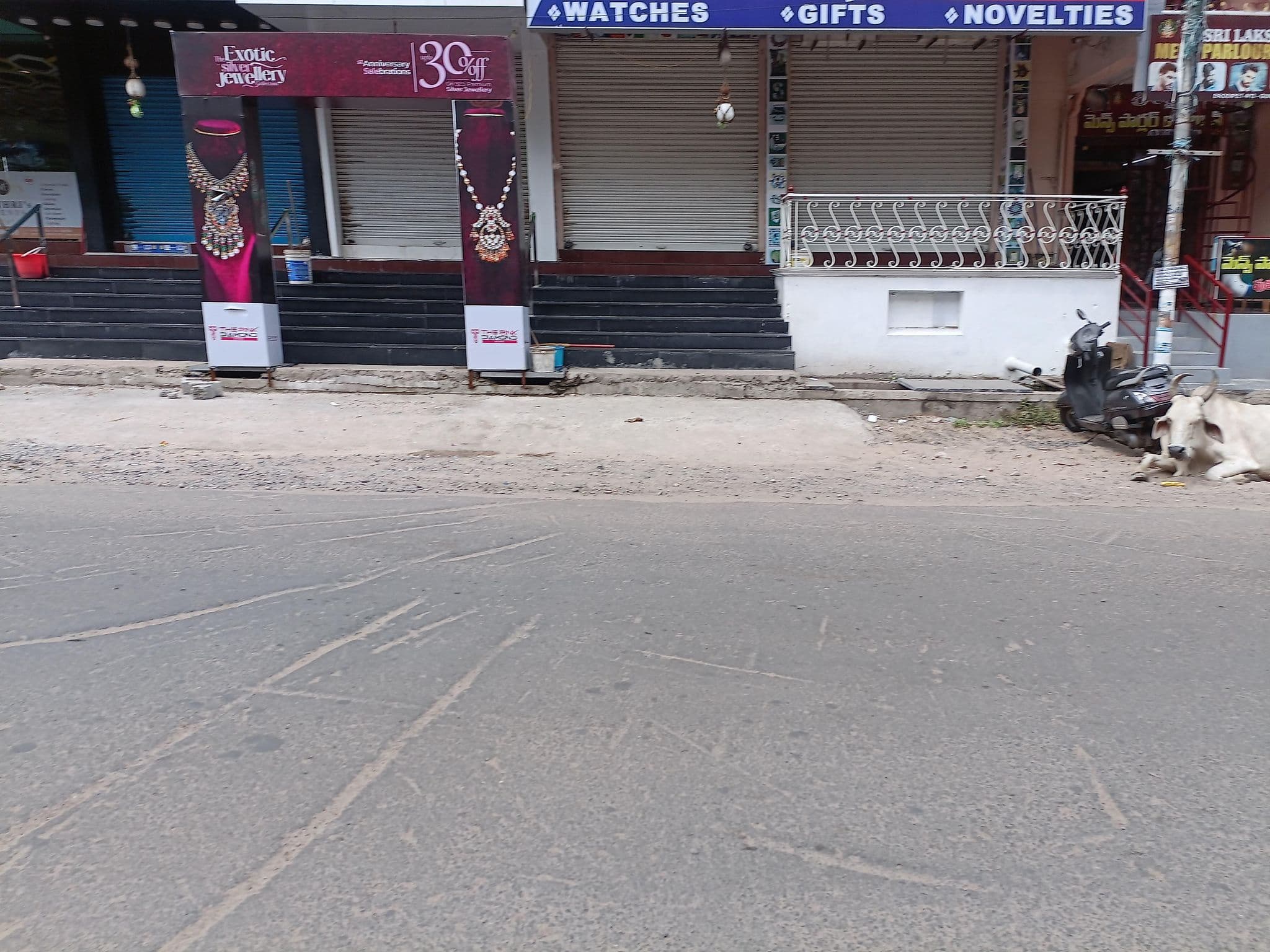 Street view near Hotel Siddhartha, Guntur — © eswar (CC BY-SA · Mapillary)