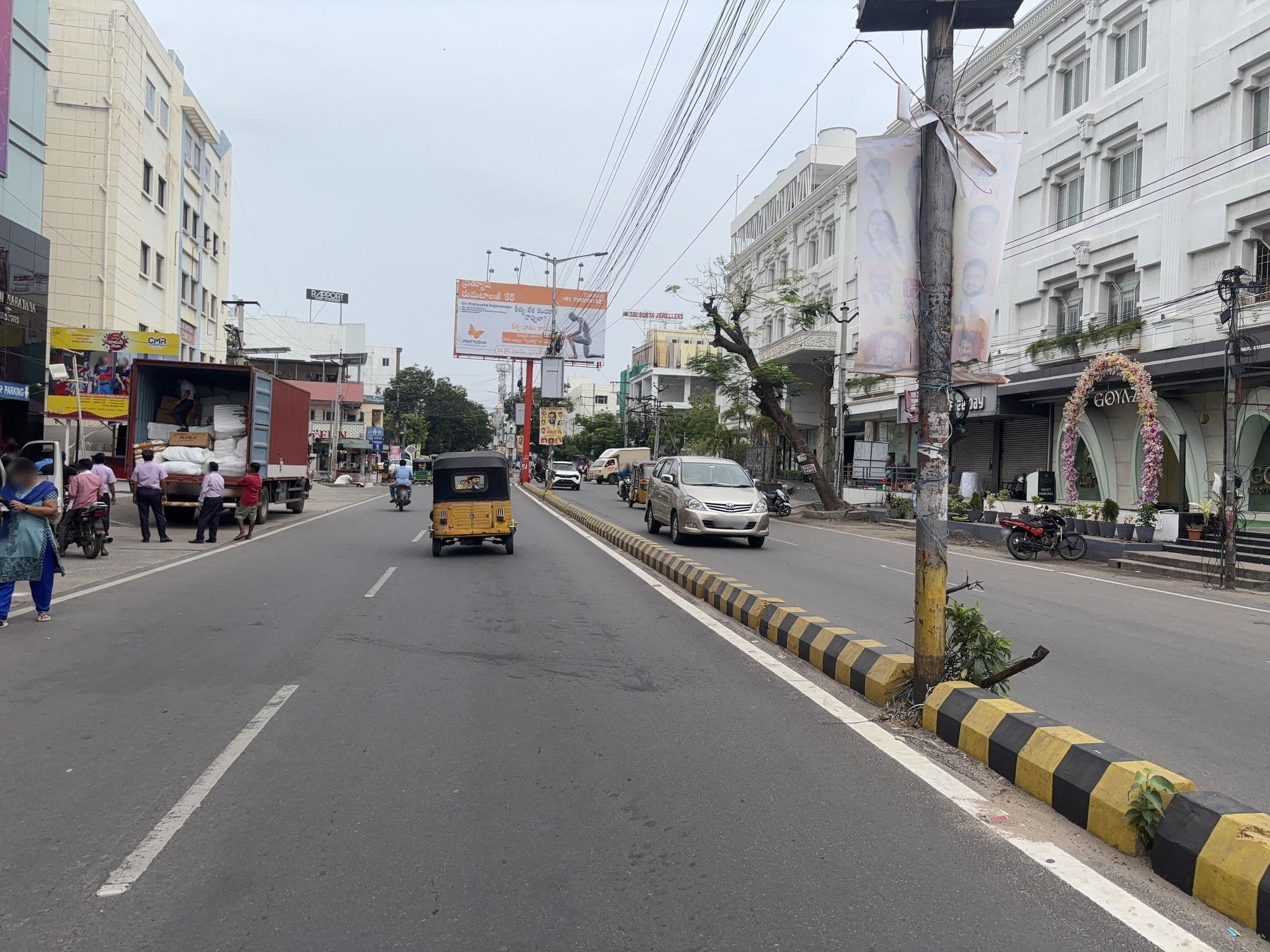 Street view near Annapurna De Royale, Guntur — © devi_yasasree (CC BY-SA · Mapillary)