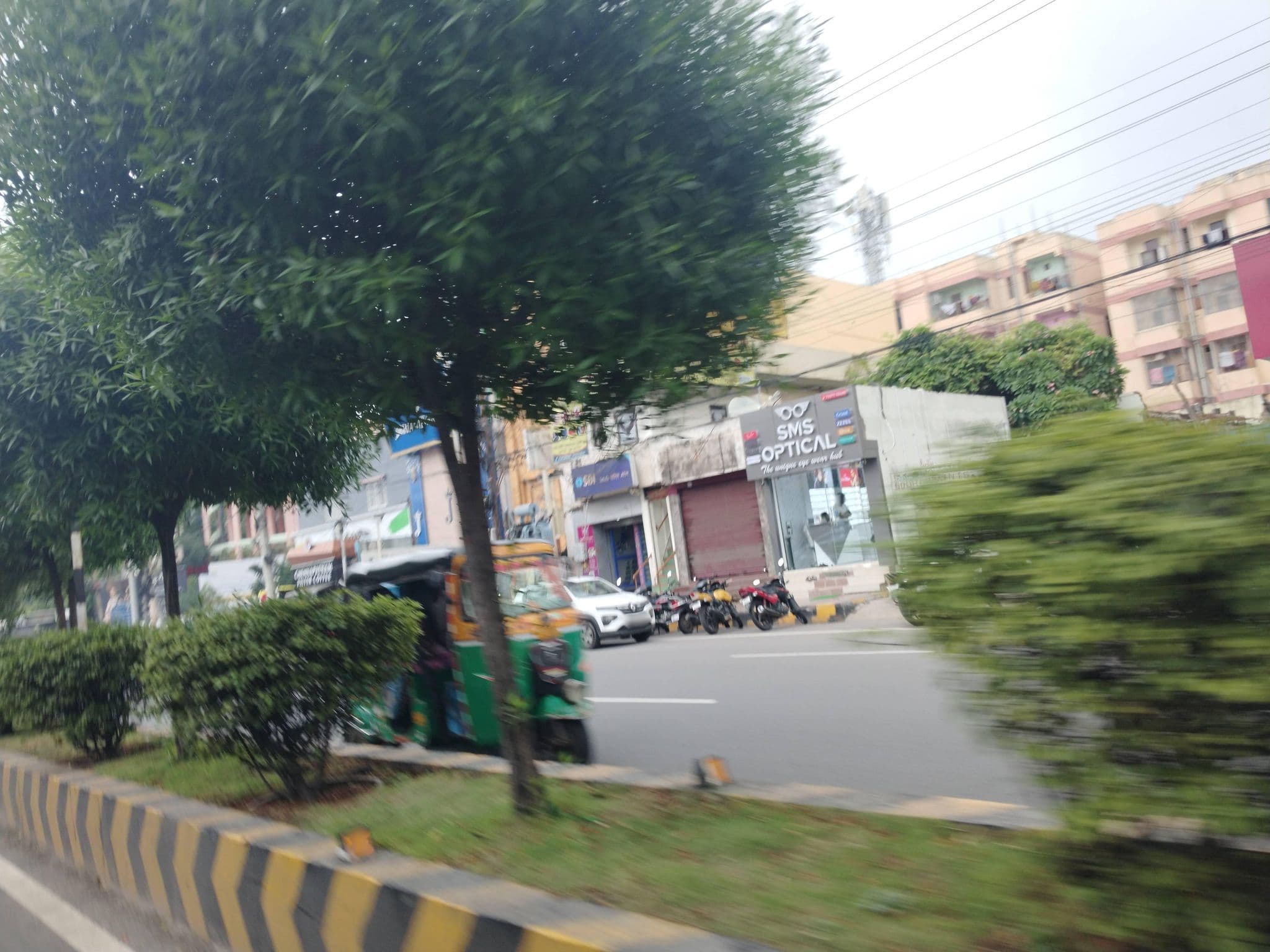 Street view near Hotel Executive Inn, Vijayawada — © Arunakola (CC BY-SA · Mapillary)