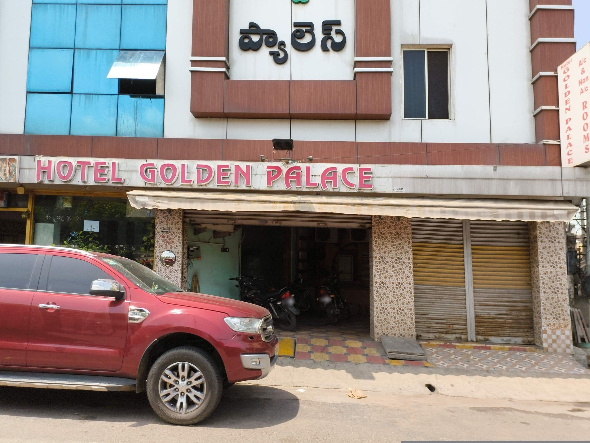 Street view near Hotel Tilottama Grand, Vijayawada — © ph4ni (CC BY-SA · Mapillary)