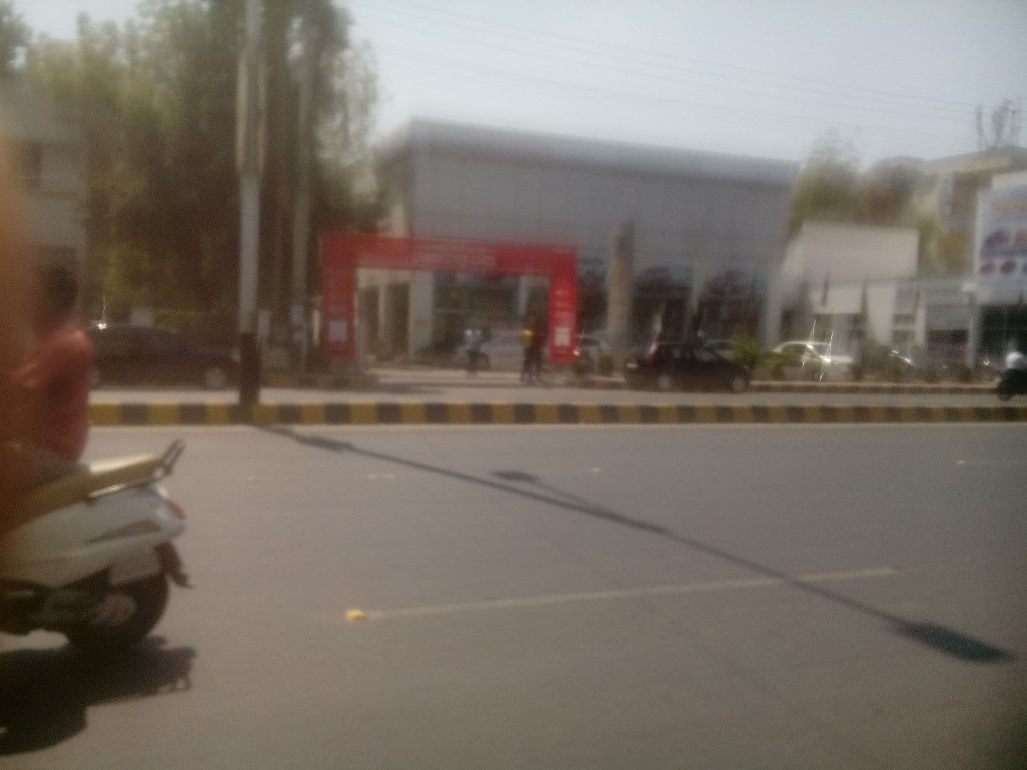 Street view near Quality Hotel DV Manor Vijayawada, Vijayawada — © sai_vineetha (CC BY-SA · Mapillary)