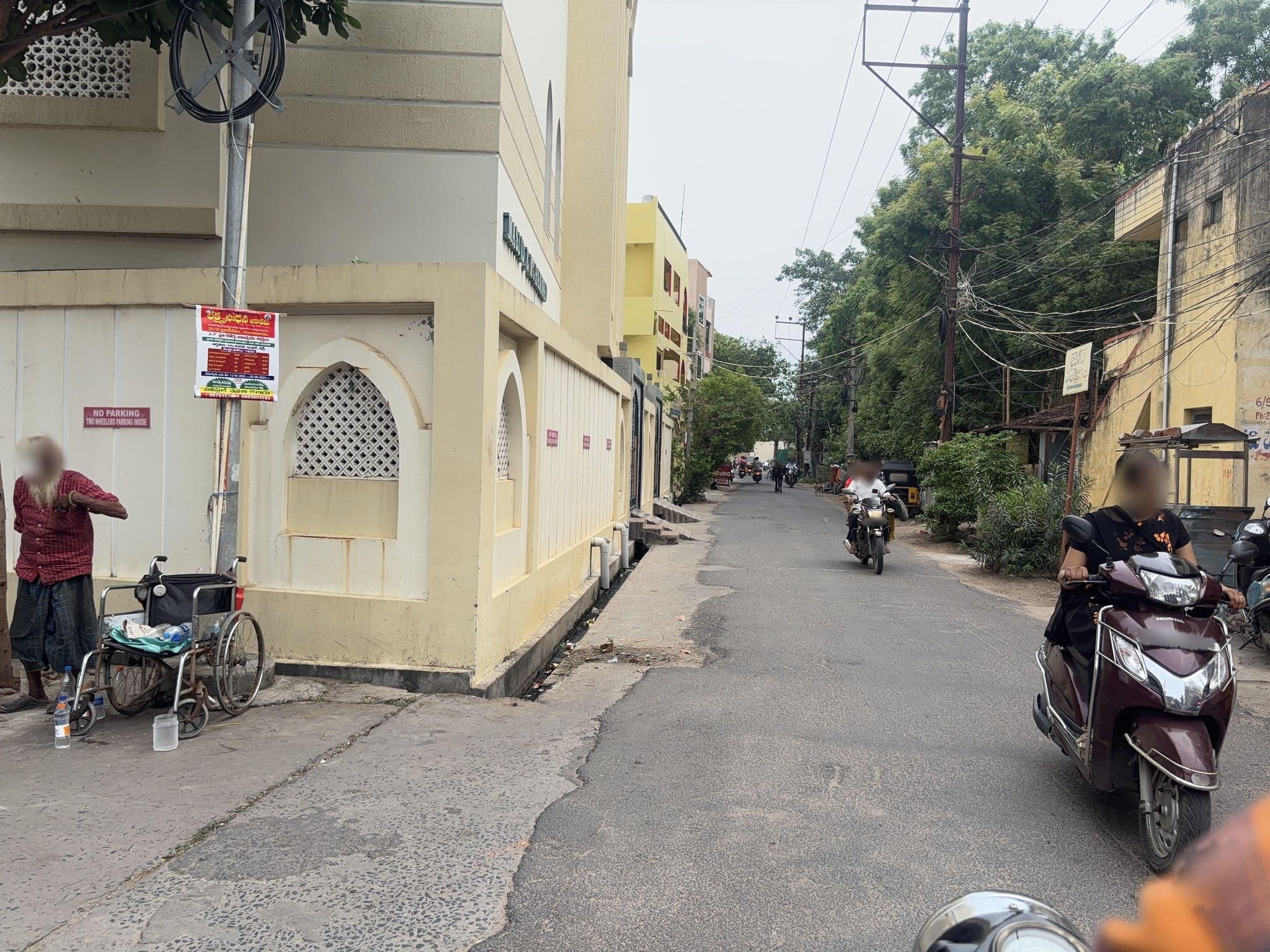 Street view near Hotel MGM, Guntur — © devi_yasasree (CC BY-SA · Mapillary)