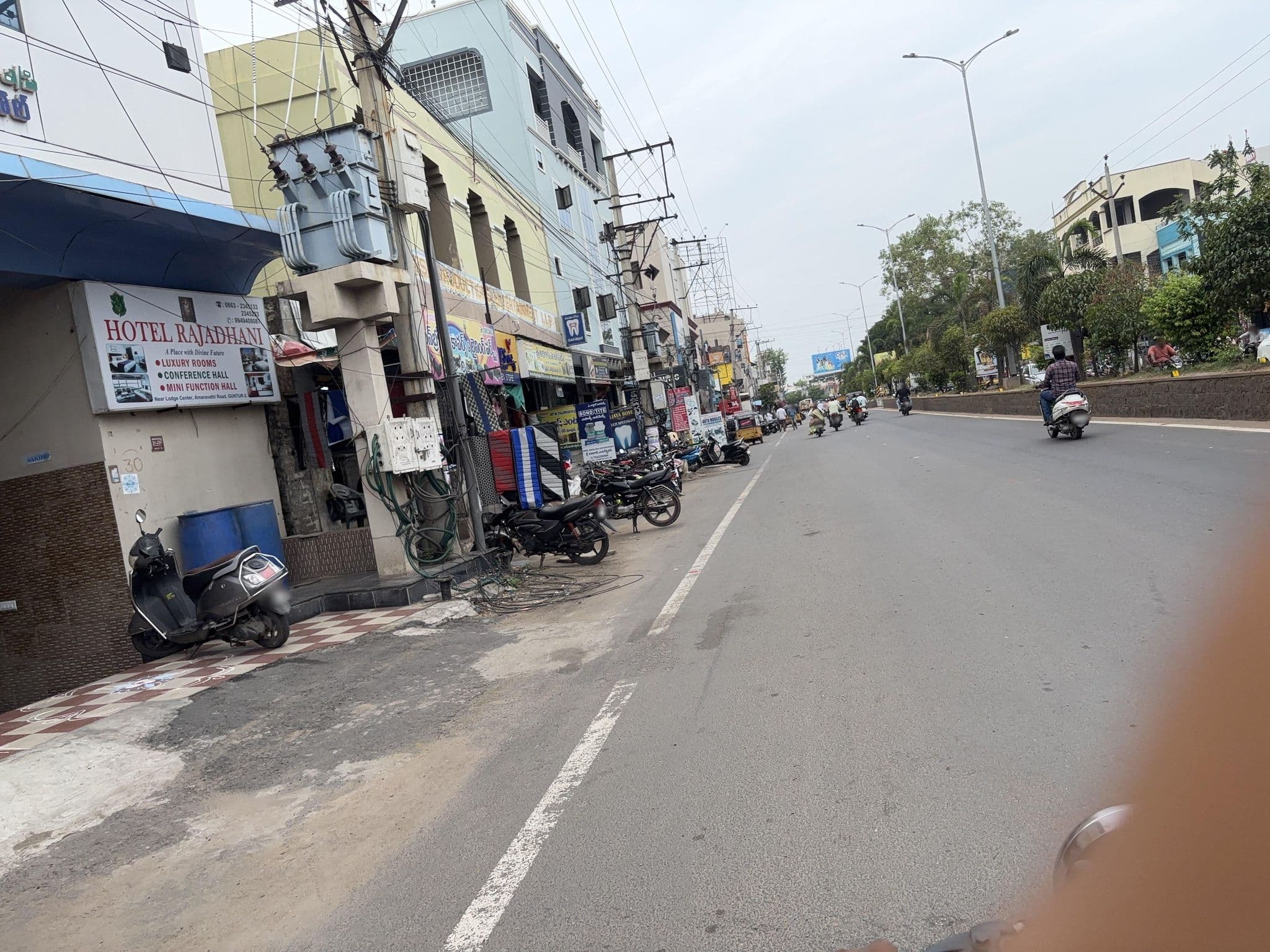 Street view near Rajdhani Hotel, Guntur — © Hindusri (CC BY-SA · Mapillary)