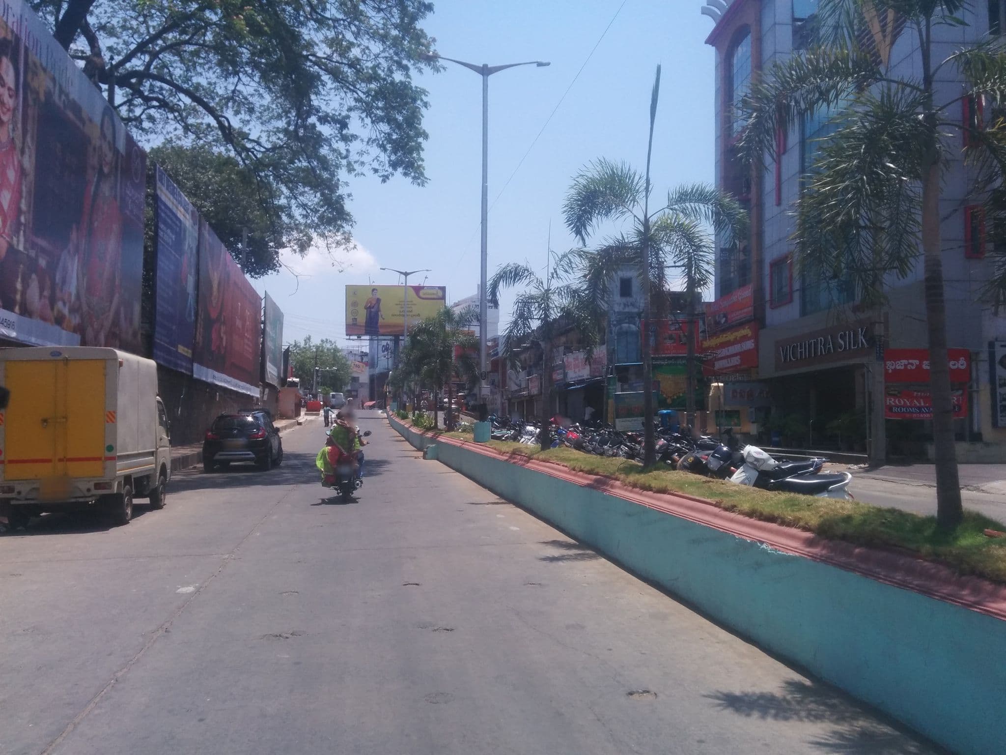 Street view near Bommana Residency, Rajamahendravaram — © reddyk (CC BY-SA · Mapillary)