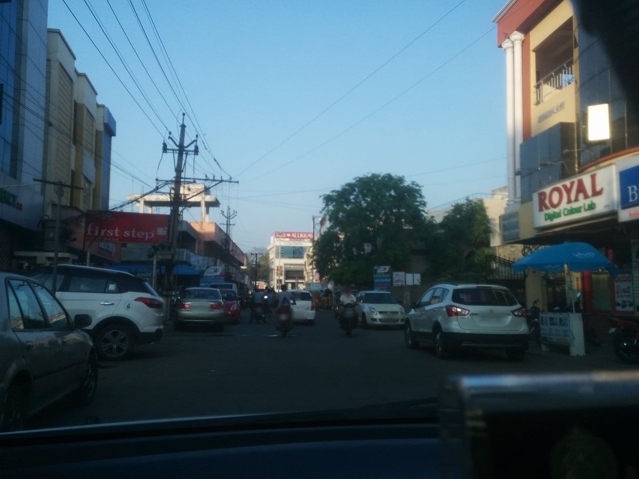 Street view near Hotel Vantillu, Rajamahendravaram — © reddyk (CC BY-SA · Mapillary)