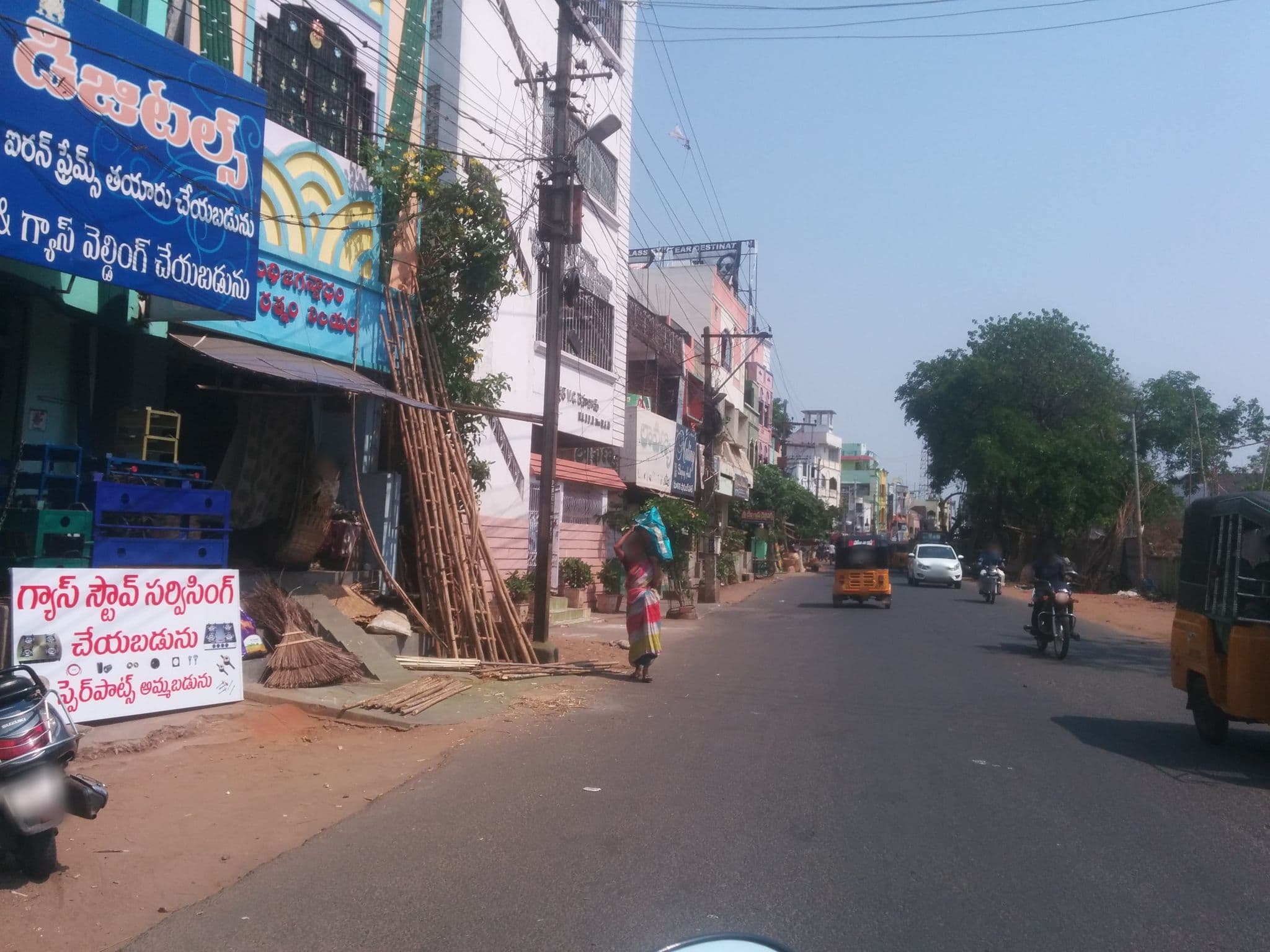 Street view near hotel surya, Rajamahendravaram — © reddyk (CC BY-SA · Mapillary)