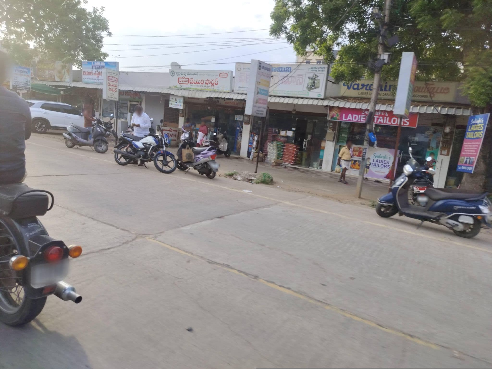 Street view near Sree Fortune Grand, Kolanukonda — © chandana_raja_sri (CC BY-SA · Mapillary)