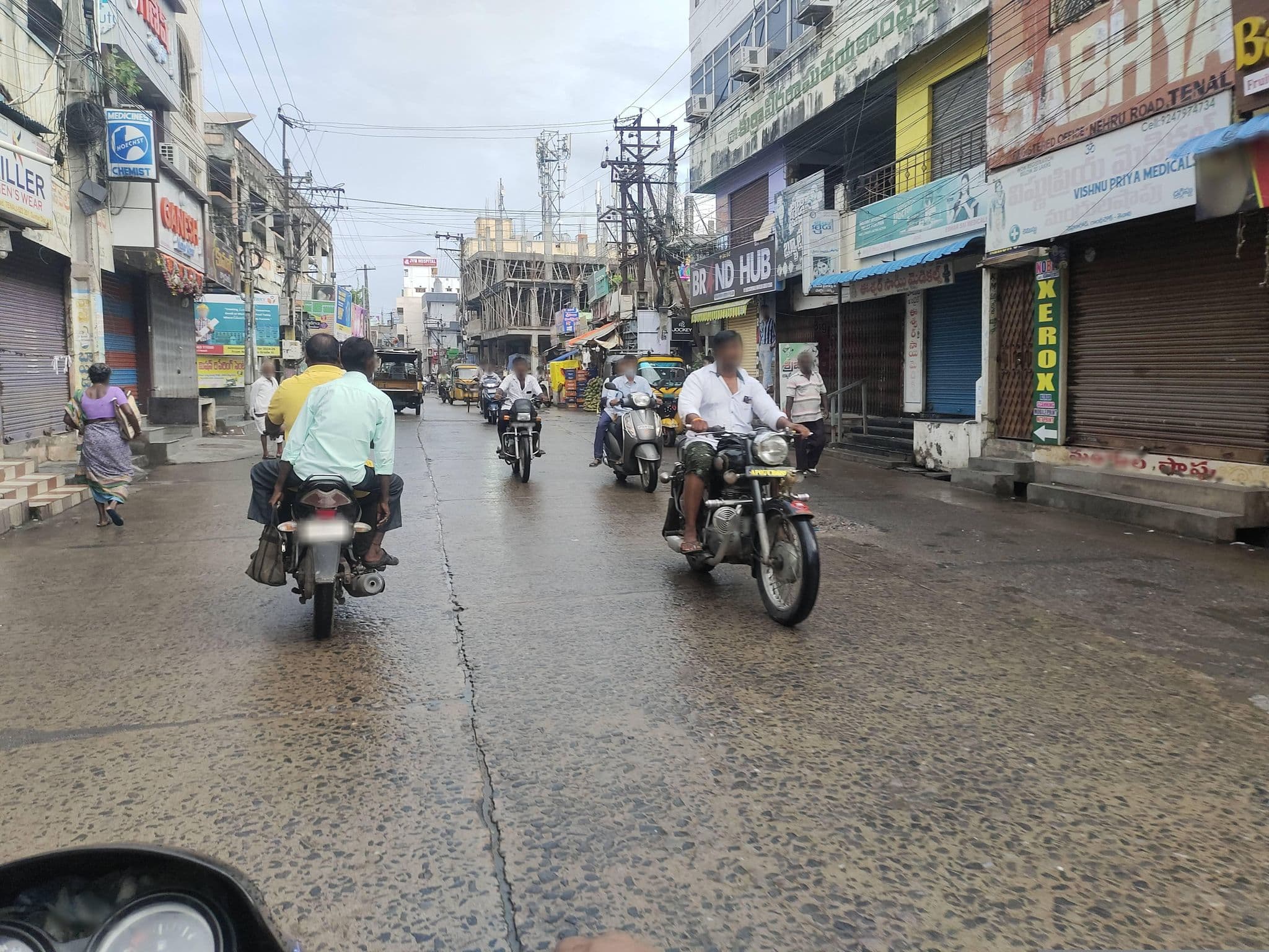 Street view near Hotel Krishna Inn, Thenali — © Manikantaballa (CC BY-SA · Mapillary)