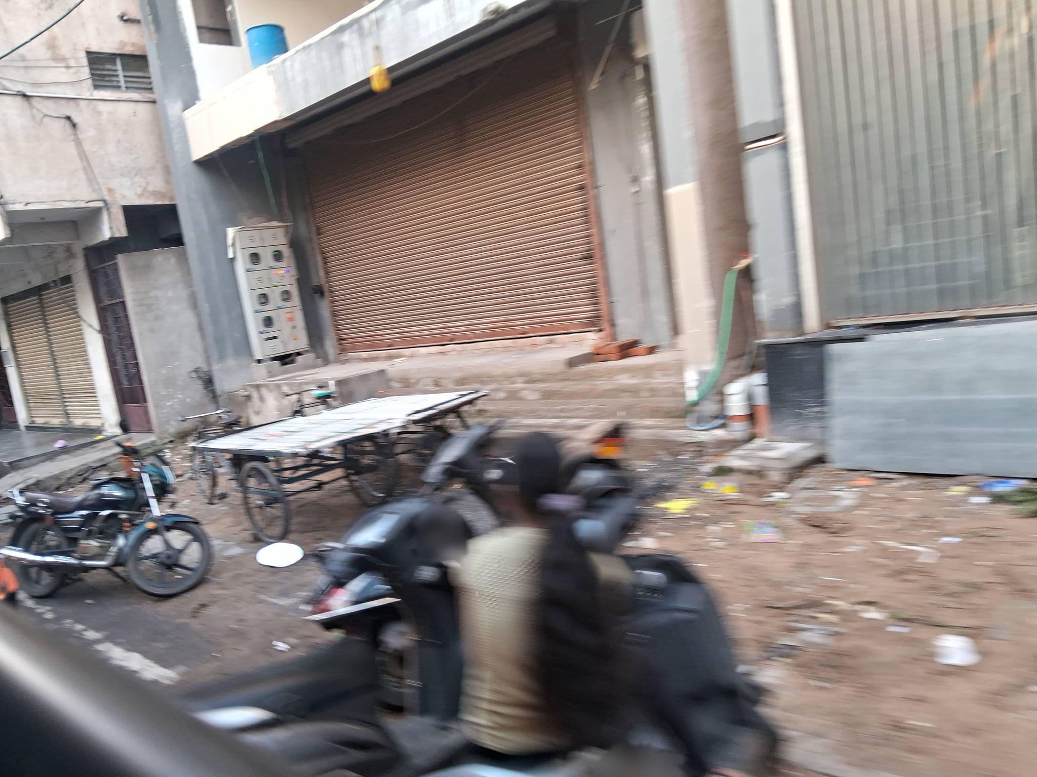 Street view near Hotel Chaya, Vijayawada — © Khaja27 (CC BY-SA · Mapillary)
