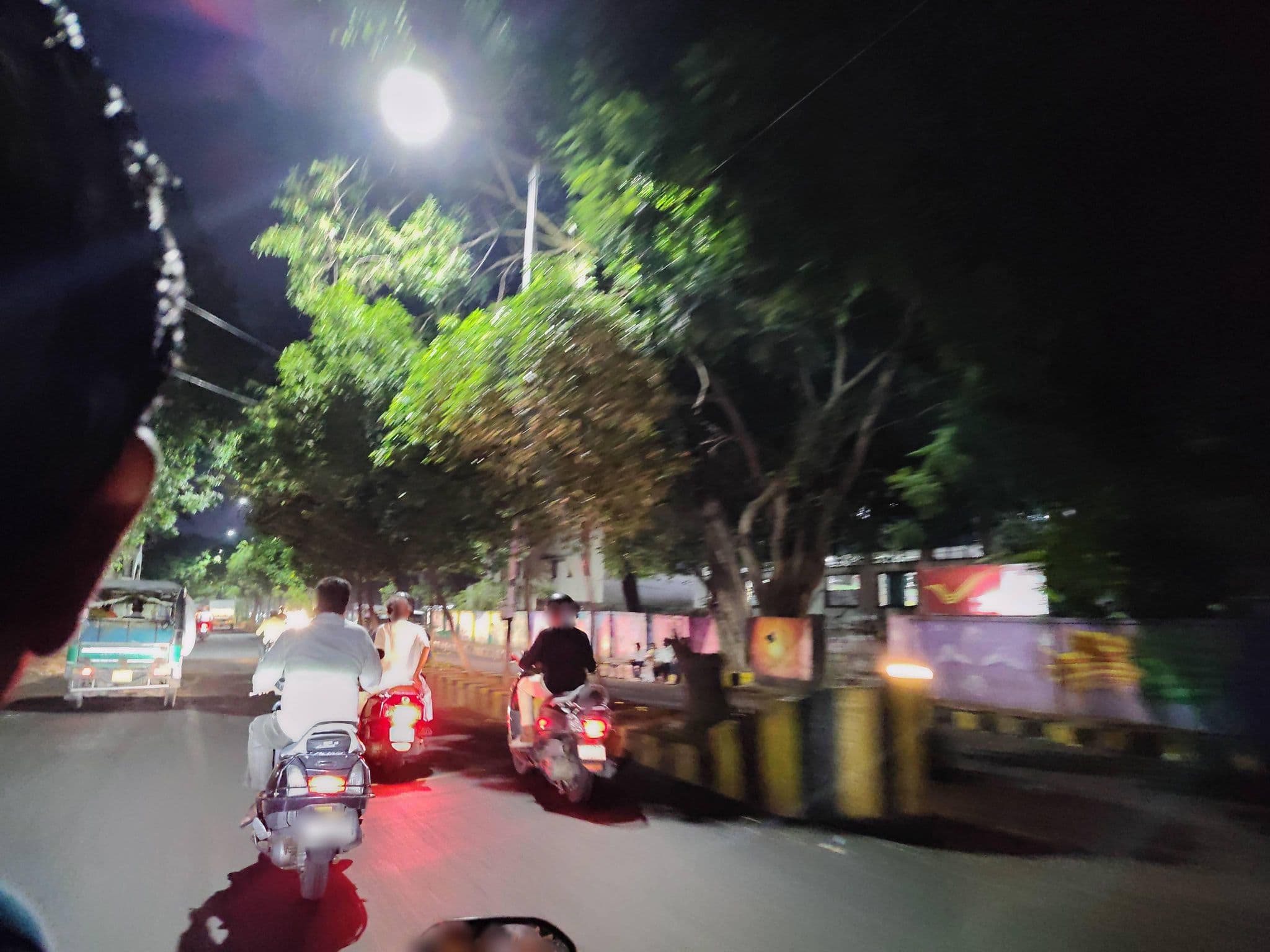 Street view near Srinivasa tiffins, Vijayawada — © devi_yasasree (CC BY-SA · Mapillary)