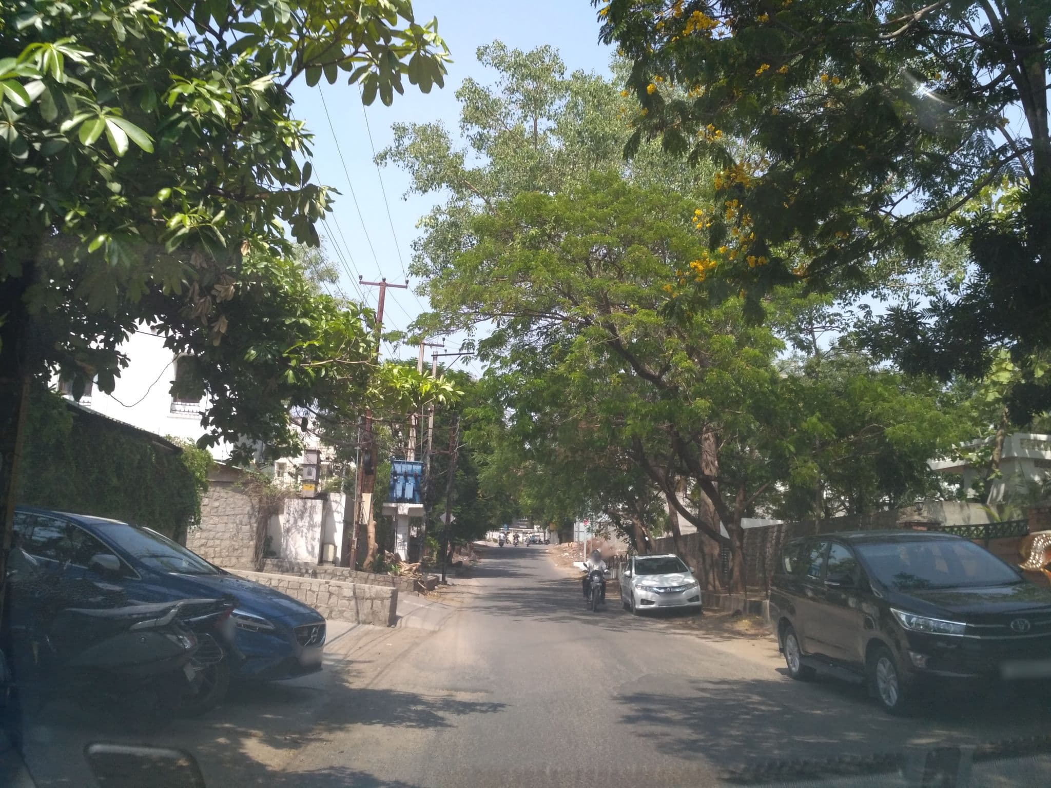 Street view near Pragati Resorts, Kukatpally — © chethan (CC BY-SA · Mapillary)