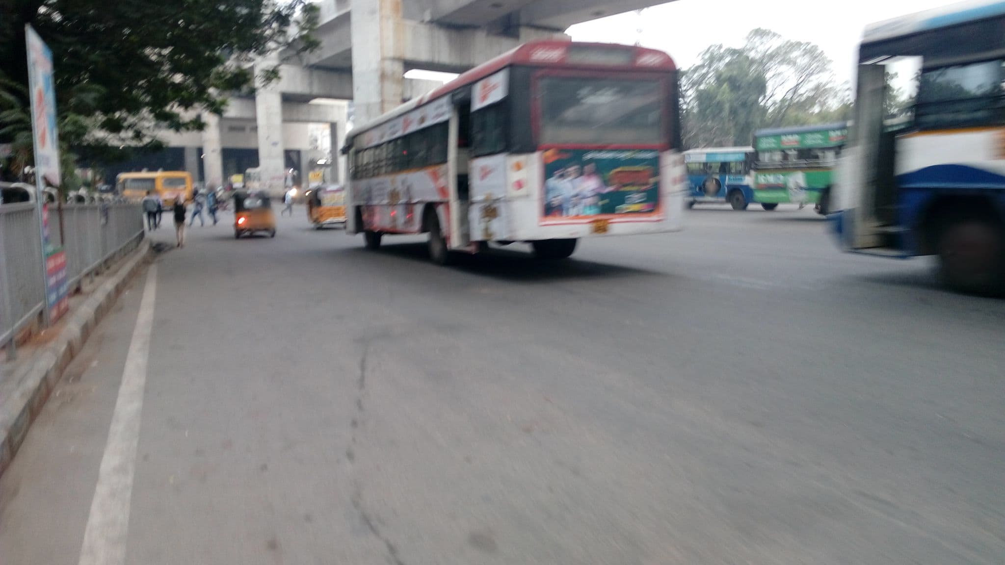 Street view near Hotel Mahanaaz, Rāniganj — © crazy1996 (CC BY-SA · Mapillary)