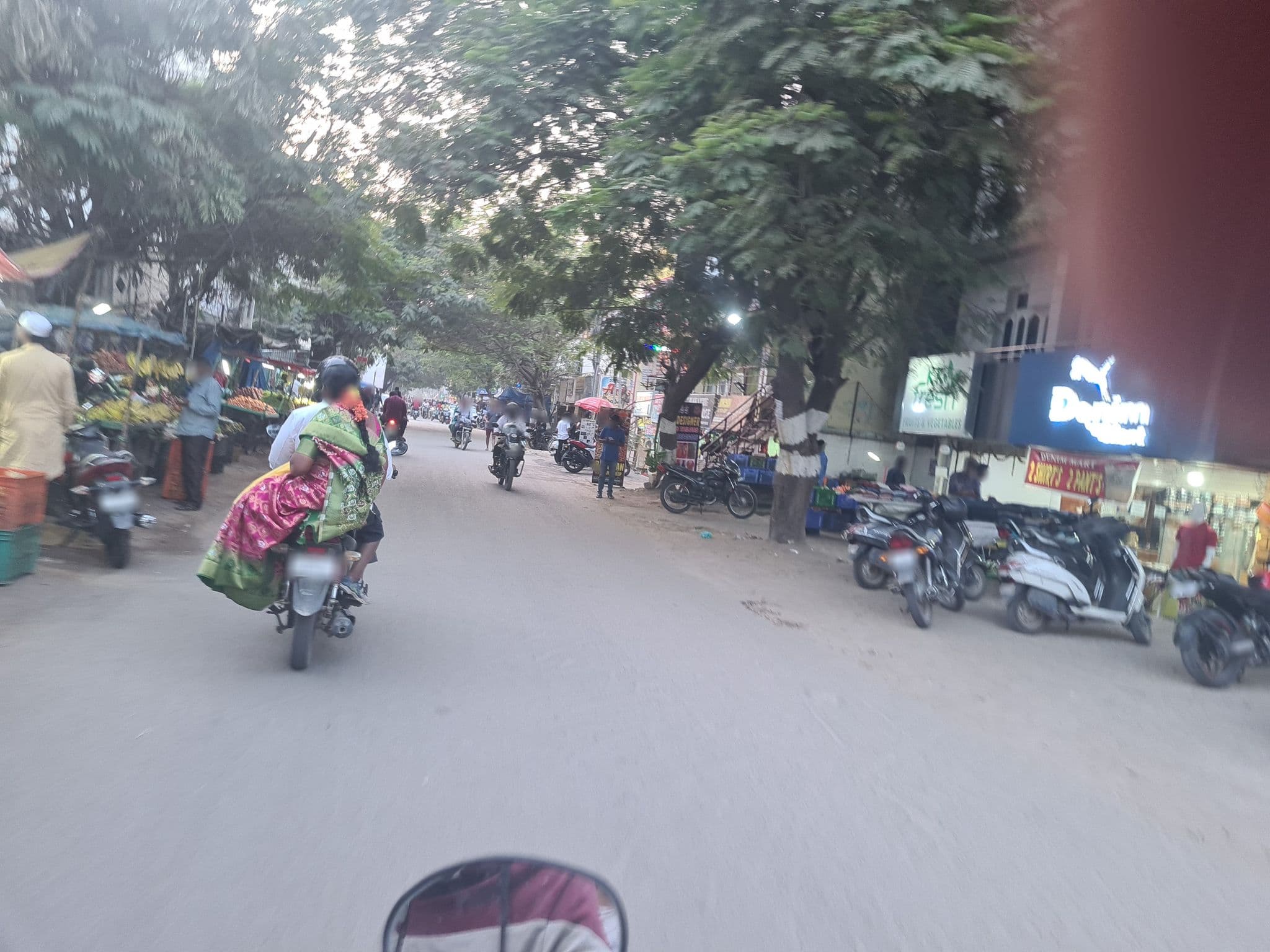 Street view near Sri Hotel Kaveri, Serilingampalle — © kesana (CC BY-SA · Mapillary)