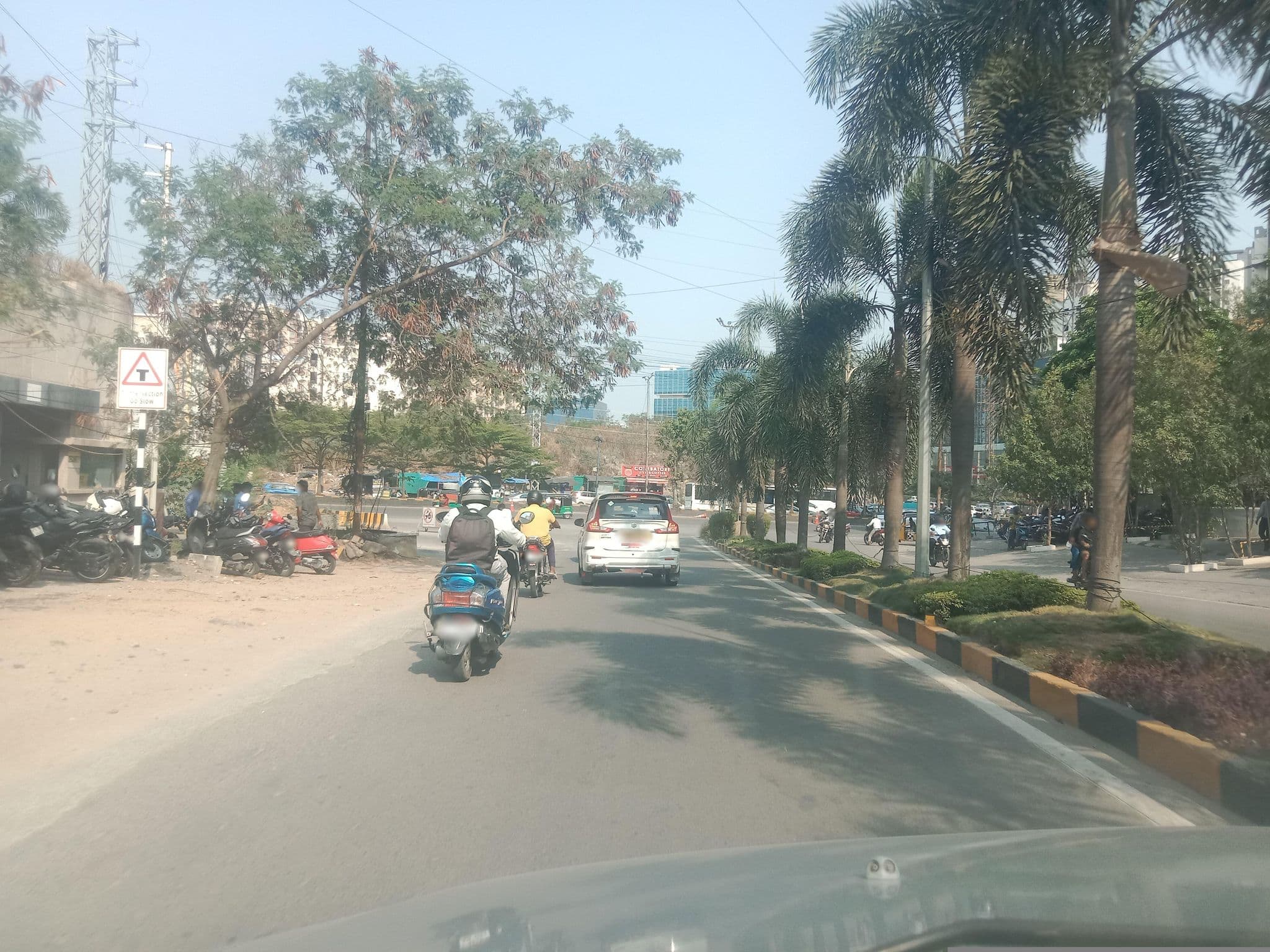 Street view near Aditya Sarovar Premiere, Nārsingi — © Vasantha (CC BY-SA · Mapillary)
