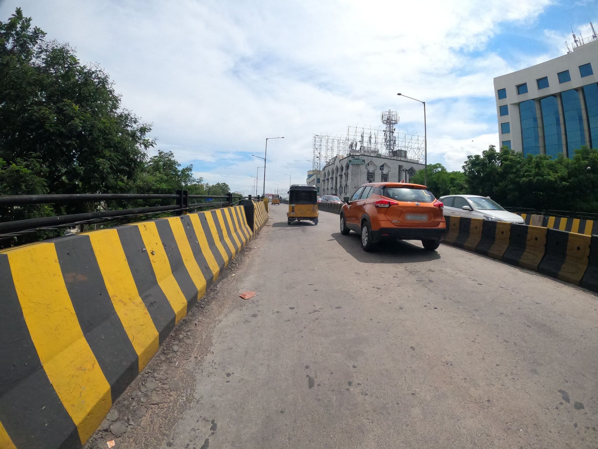 Street view near The Upper Deck @ Golkonda Hotel, Hyderabad — © pra1985 (CC BY-SA · Mapillary)