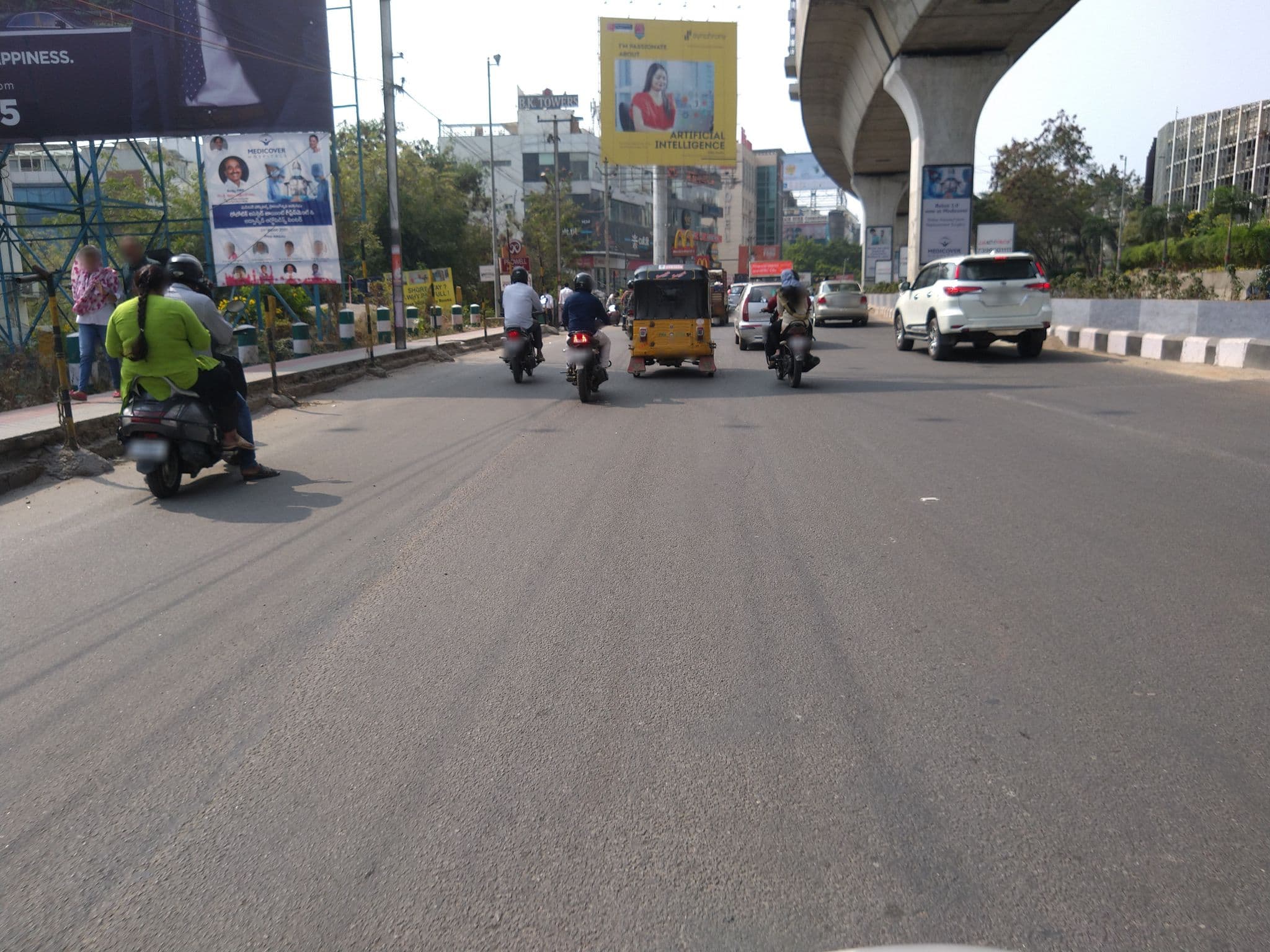 Street view near Hotel Rockview Inn, Kukatpally — © koteshwar (CC BY-SA · Mapillary)
