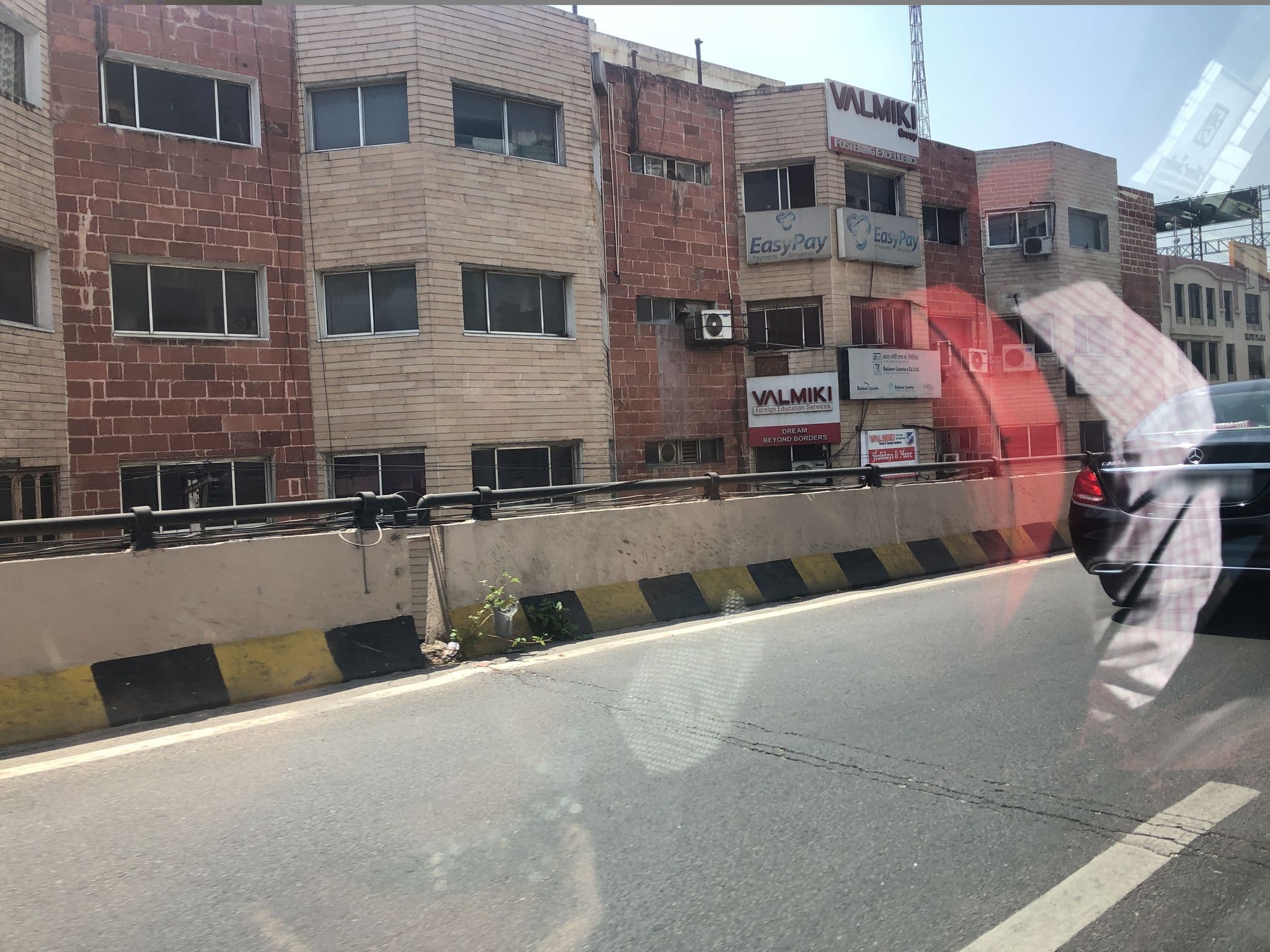 Street view near Navlok Service Apartments, Rāniganj — © teresapeteti (CC BY-SA · Mapillary)