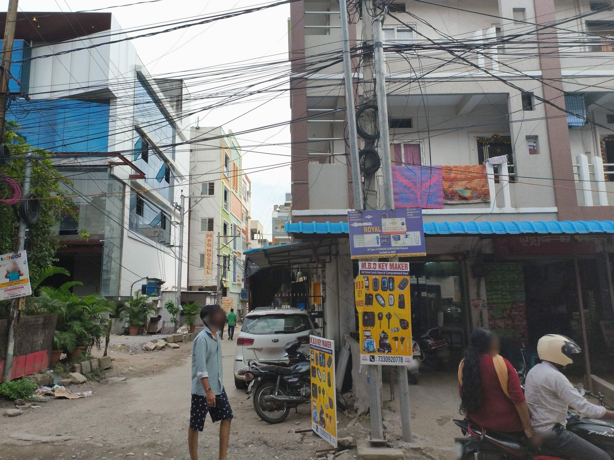 Street view near Hotel Sweet Magic, Nārsingi — © ph4ni (CC BY-SA · Mapillary)