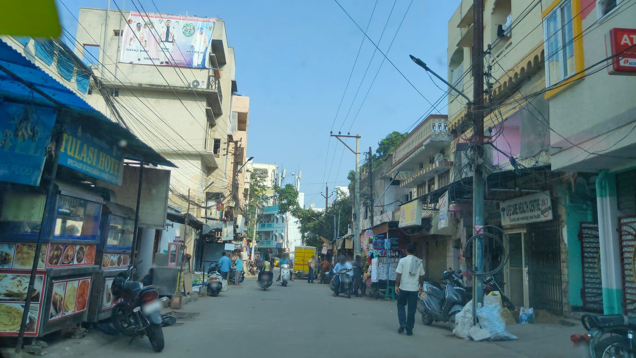 Street view near Kens, Rāniganj — © vasavi947 (CC BY-SA · Mapillary)