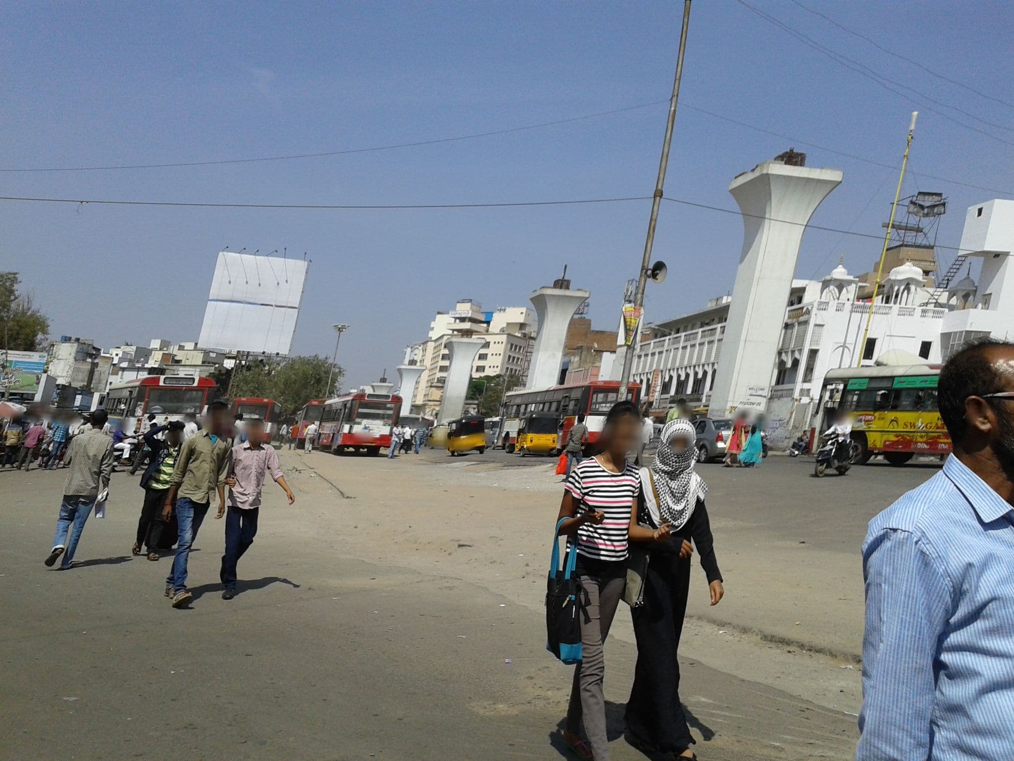Street view near Hotel Sitara, Rāniganj — © sravaniathreyapurapu (CC BY-SA · Mapillary)