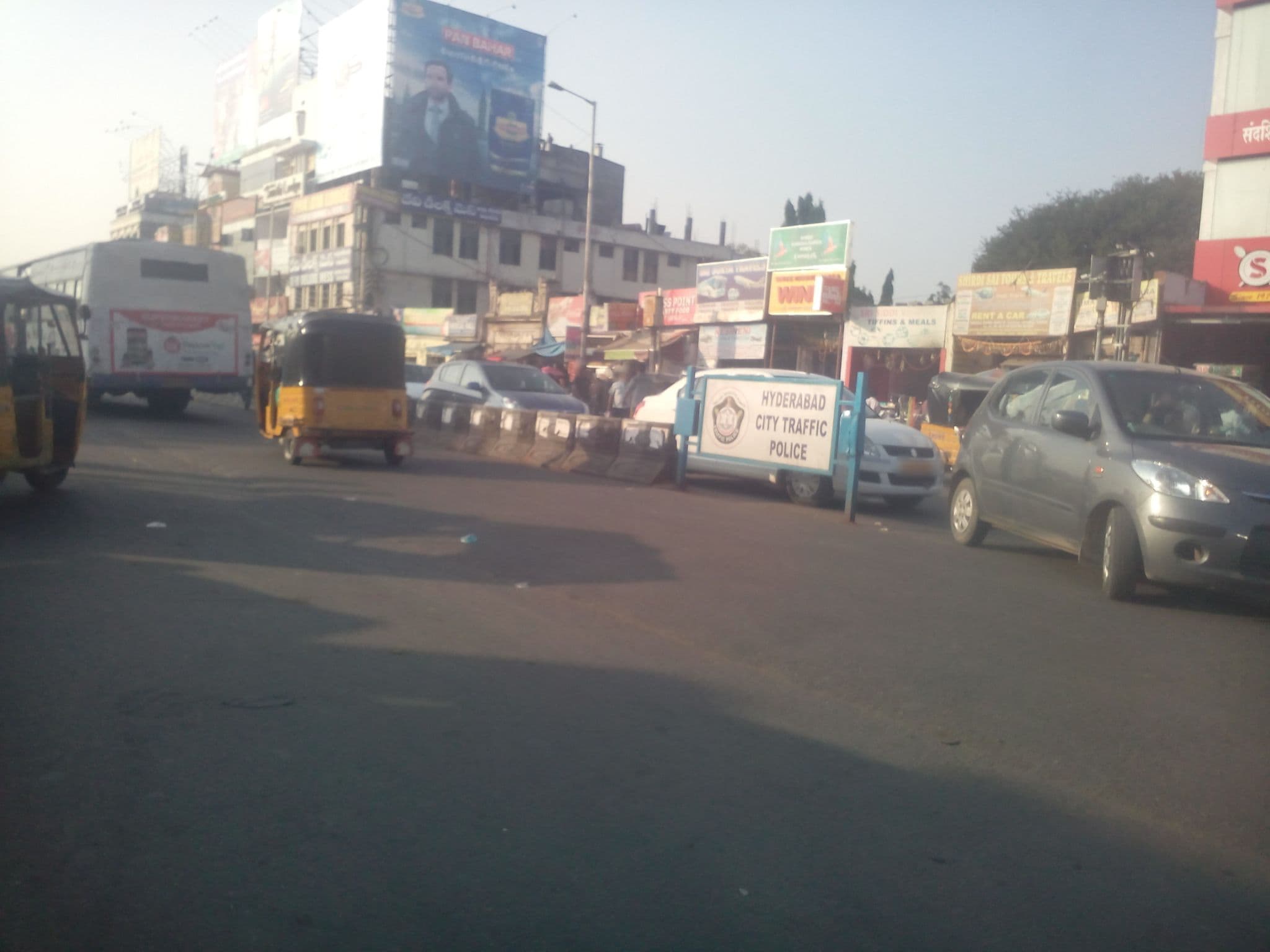 Street view near Devi Deluxe Lodge, Rāniganj — © gourikrishna (CC BY-SA · Mapillary)