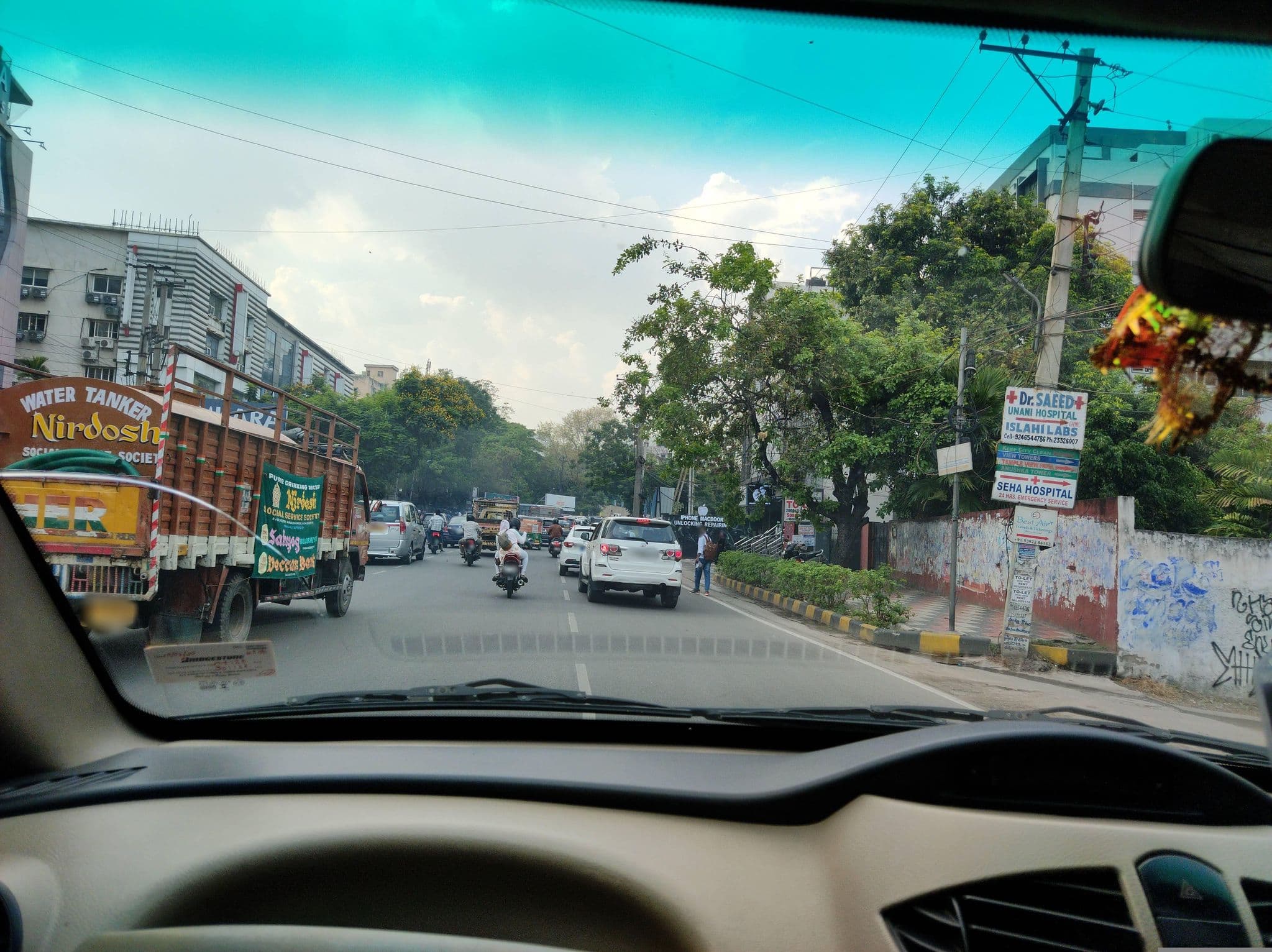 Street view near Hotel Hill Fort Inn, Hyderabad — © Ganeshvadla (CC BY-SA · Mapillary)
