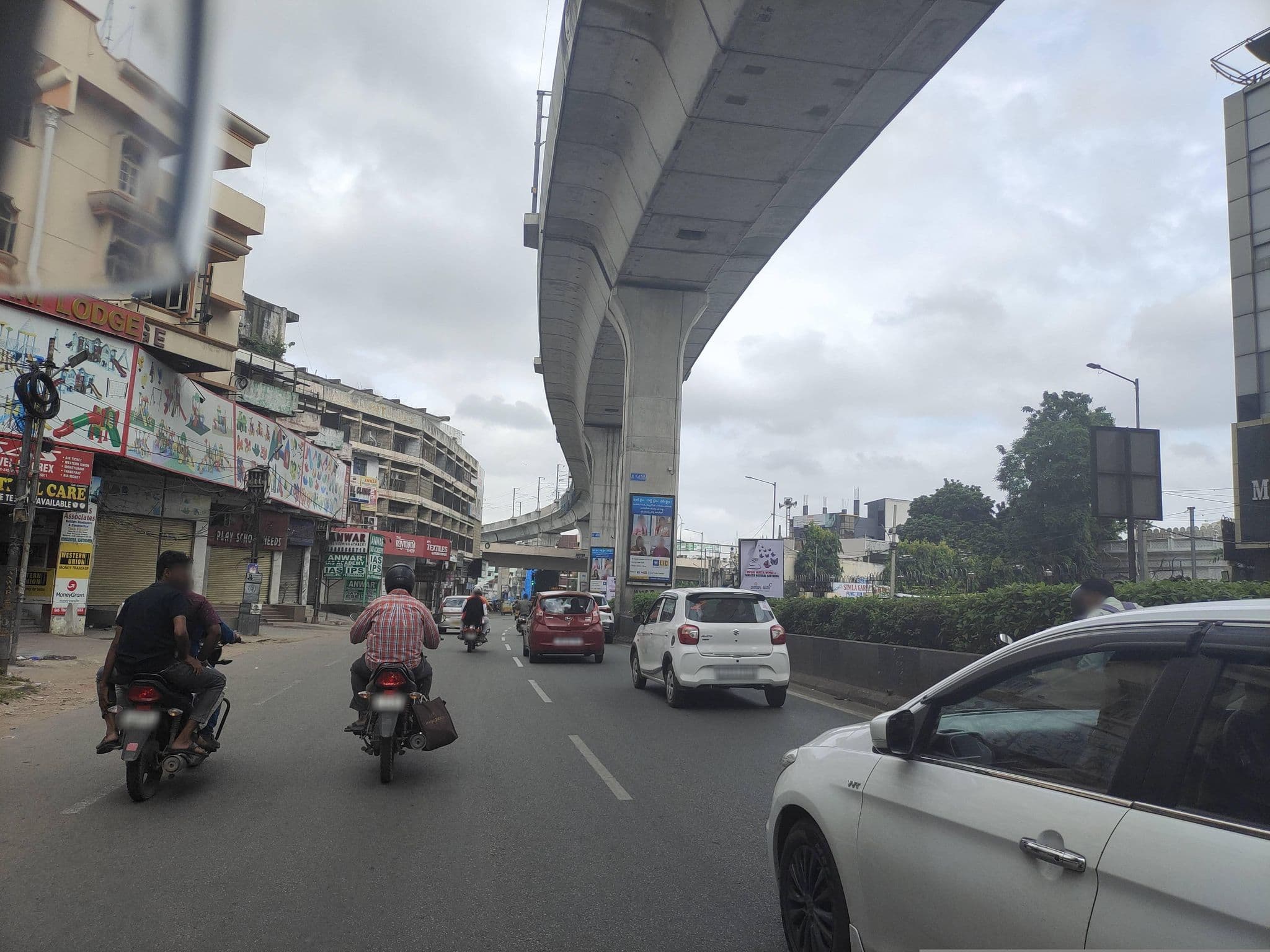 Street view near Hotel Bhavani Lodge, Gaddi Annaram — © Poorna06 (CC BY-SA · Mapillary)