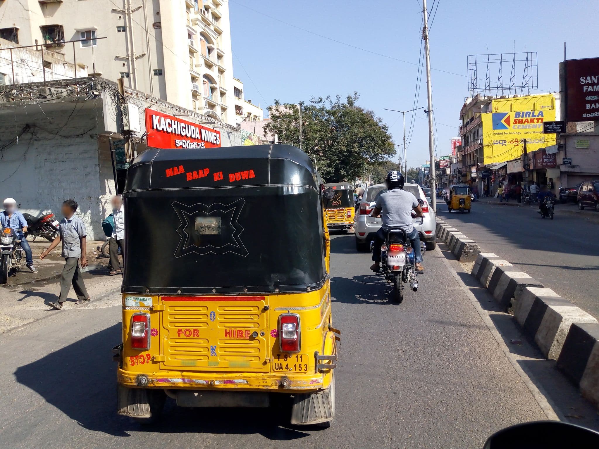 Street view near Hotel Panchratan, Hyderabad — © natarajakaveeti (CC BY-SA · Mapillary)