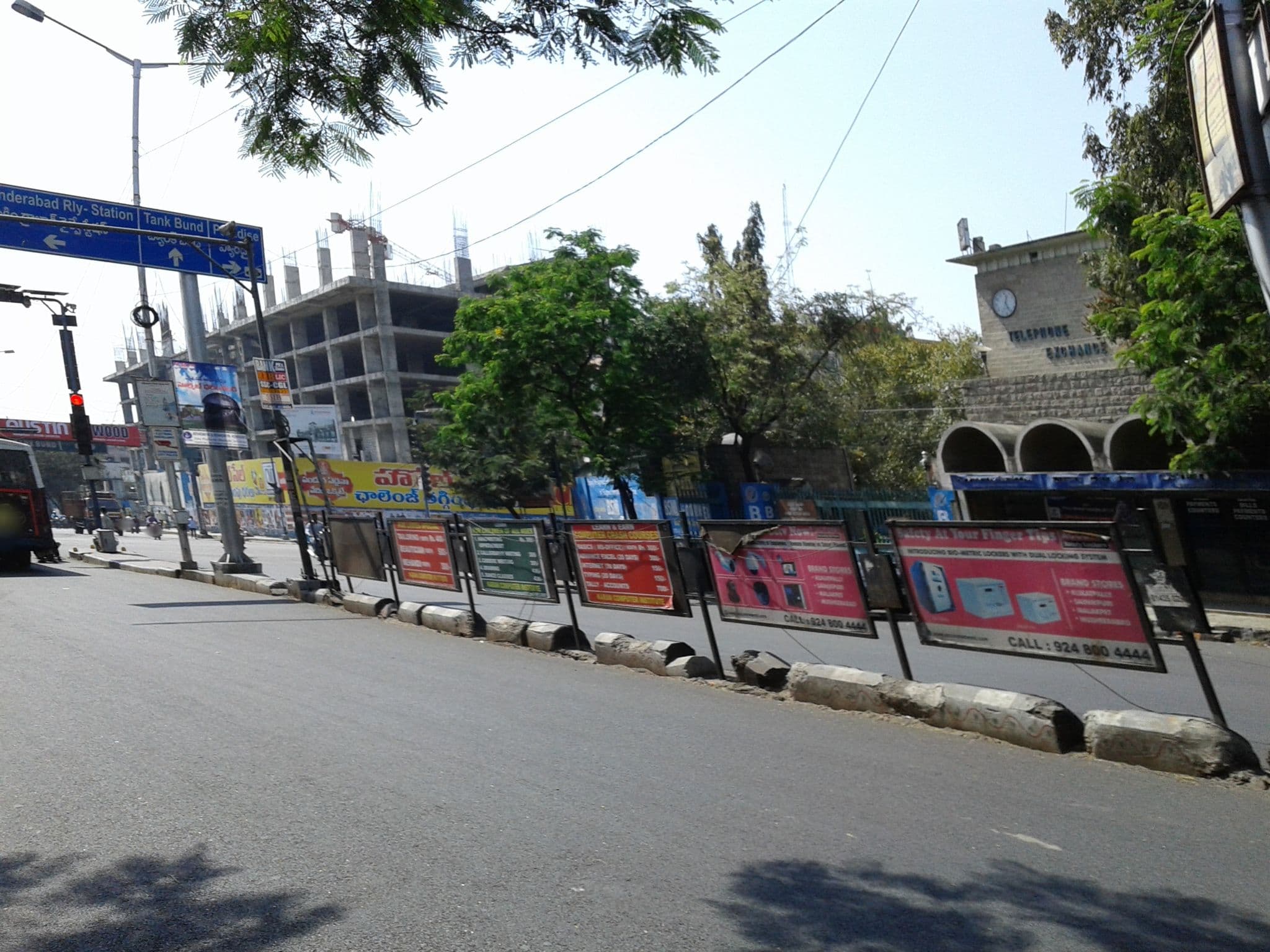 Street view near Delhi Lodge, Rāniganj — © sravaniathreyapurapu (CC BY-SA · Mapillary)