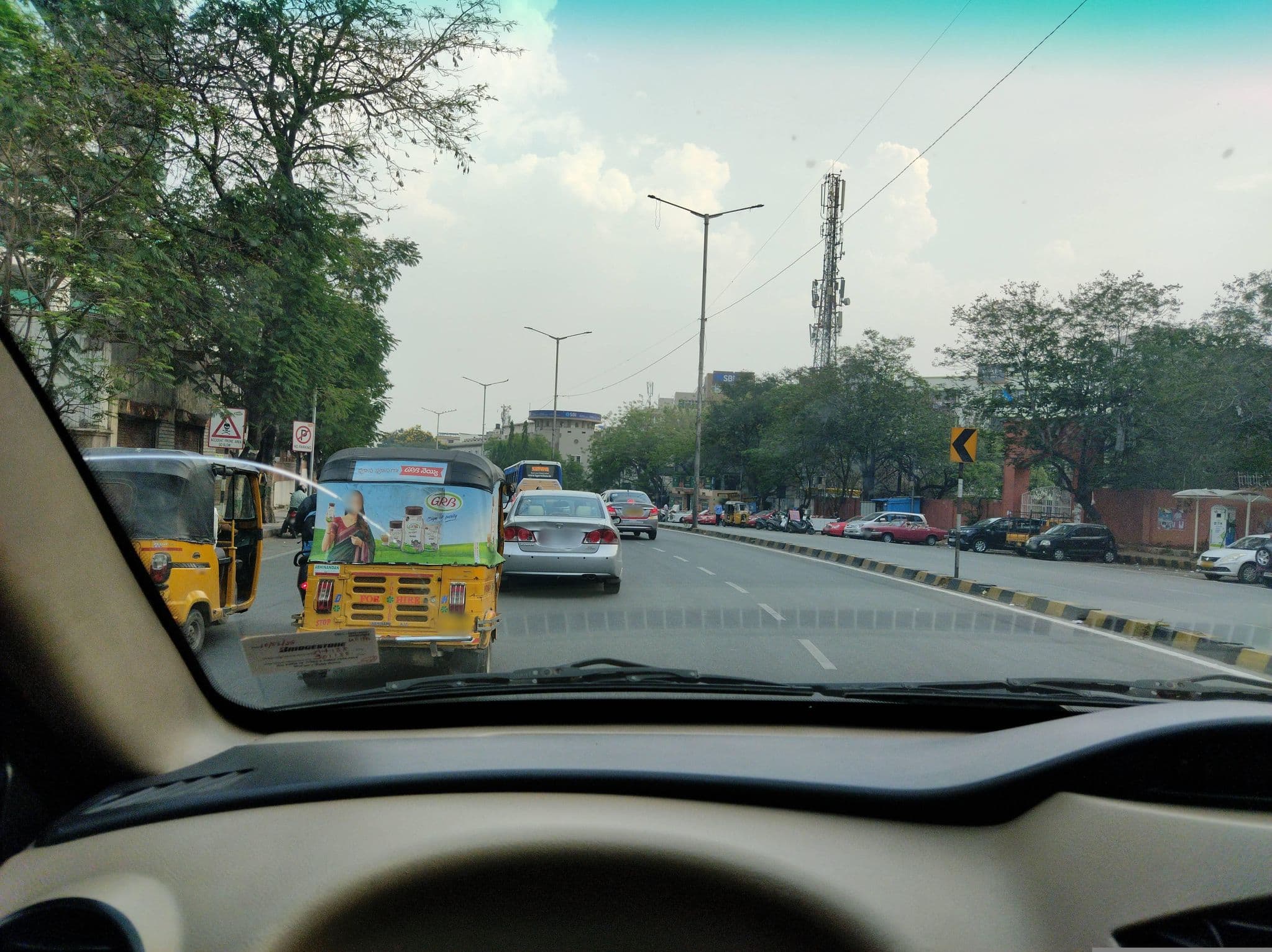 Street view near hotel suhail, Hyderabad — © Ganeshvadla (CC BY-SA · Mapillary)