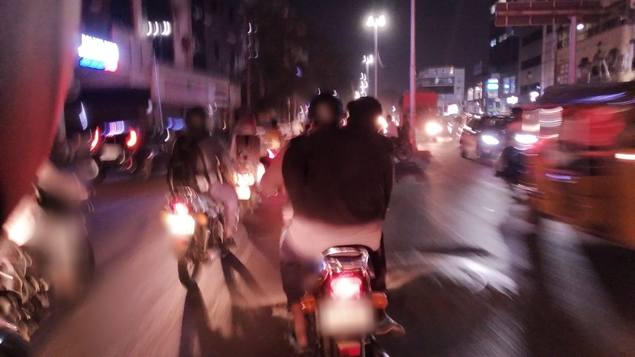 Street view near OYO Vasundhara Guest House Near Snow World, Rāniganj — © seema (CC BY-SA · Mapillary)