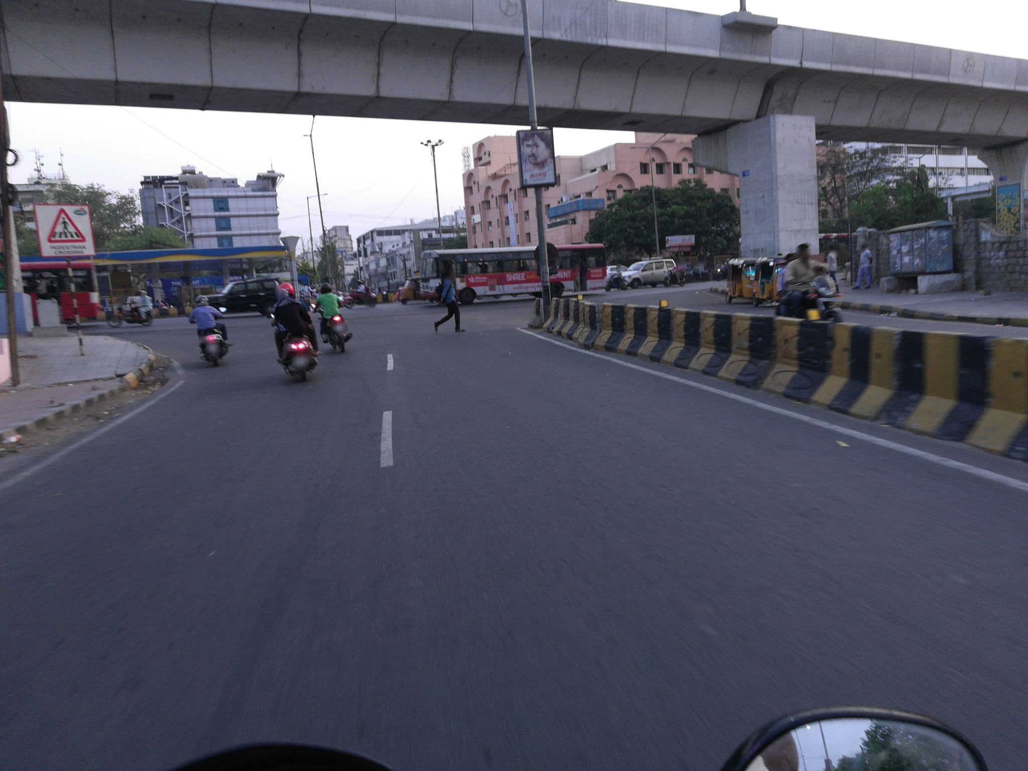 Street view near Oberoi Hotel, Rāniganj — © shubhamc13 (CC BY-SA · Mapillary)